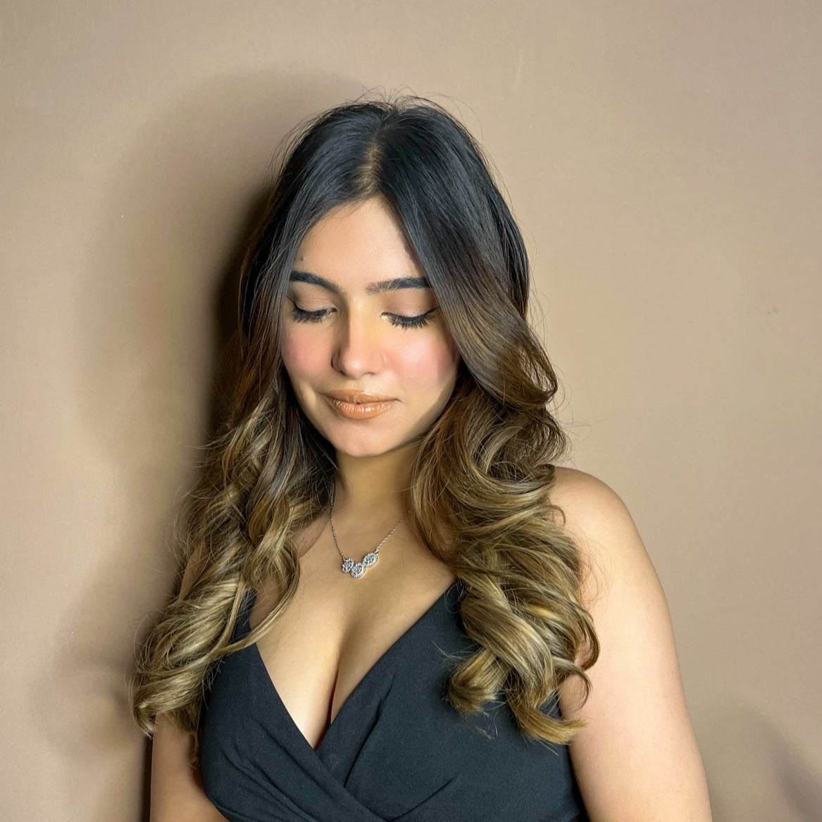 Akanksha Upneja Beautiful Three Stone Pendant Necklace - Abdesignsjewellery