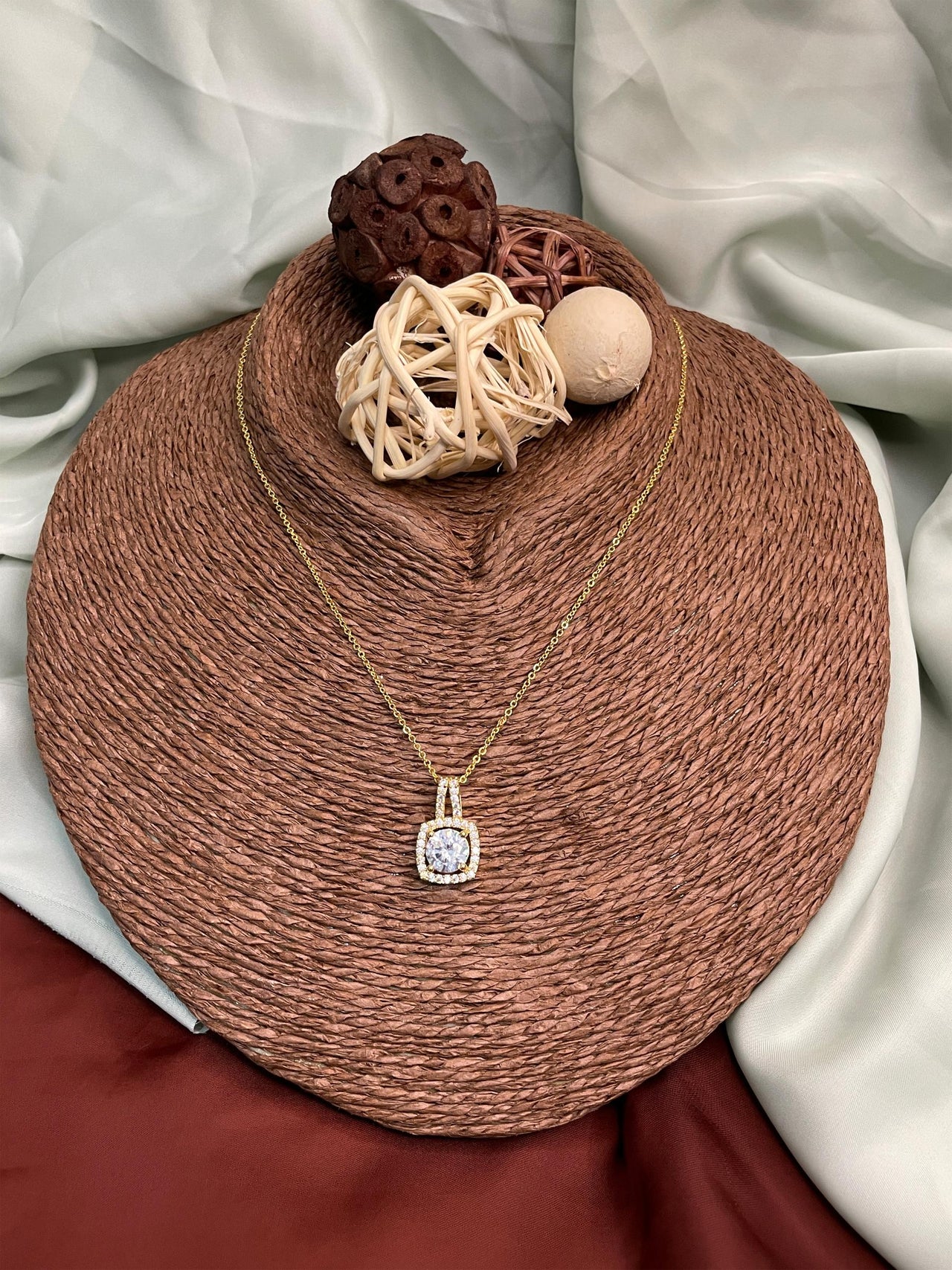 Round Gold Pendant Necklace Chain - Abdesignsjewellery