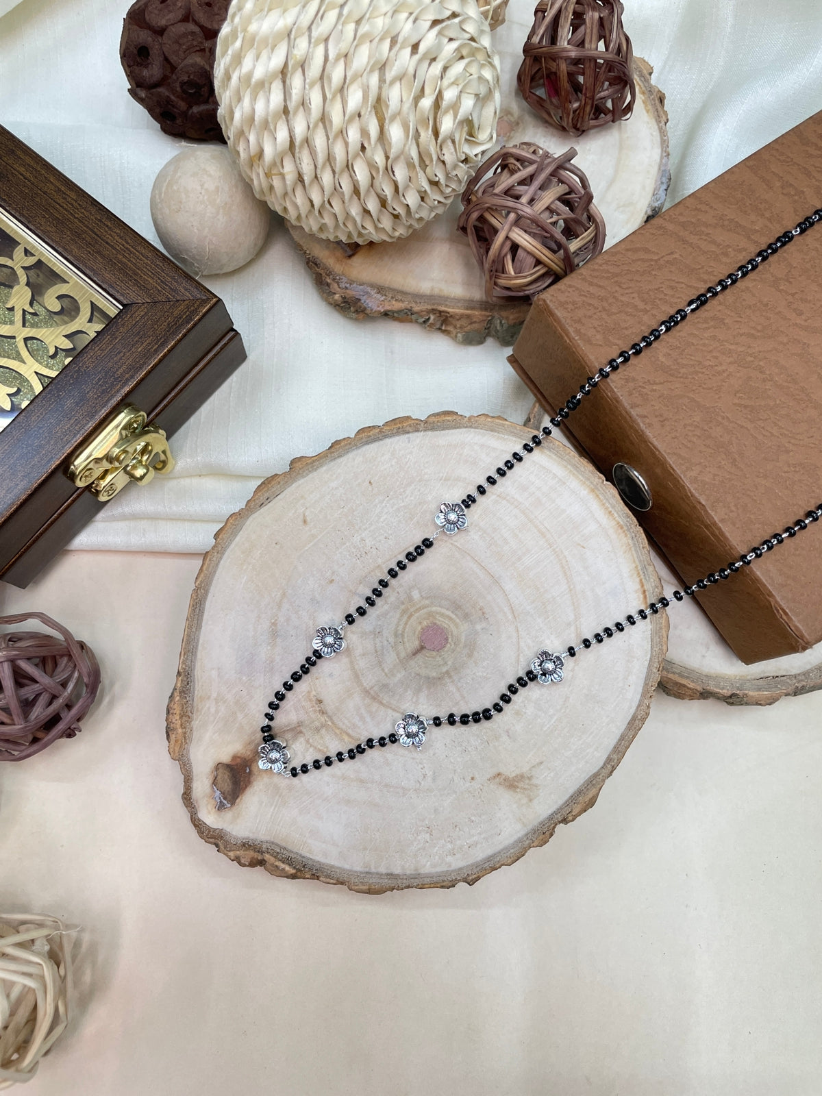 Dailywear Silver Flower Floral Pattern Mangalsutra - Abdesignsjewellery