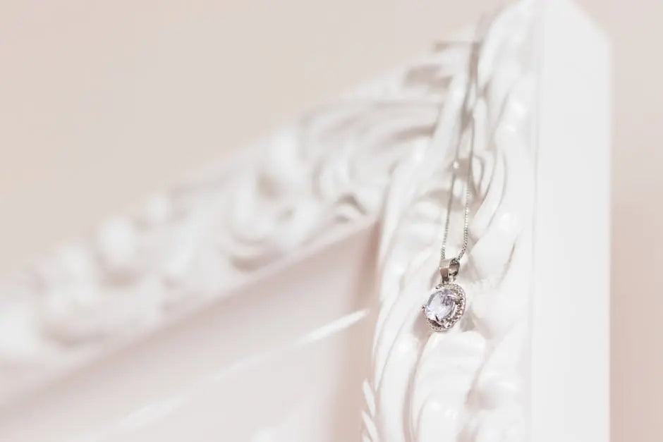 Exploring Modern Necklace Trends with Traditional Flair