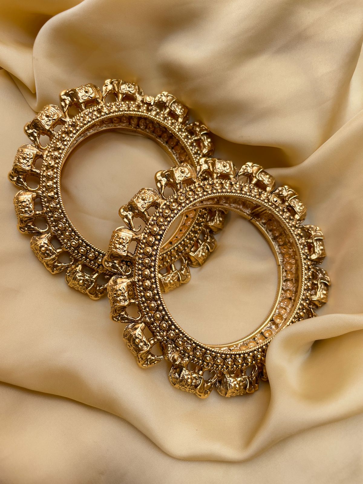 Antique Gold Bangle Designs 2022