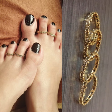 Slim gold oxidised toe rings combo by Abdesigns Jewellery