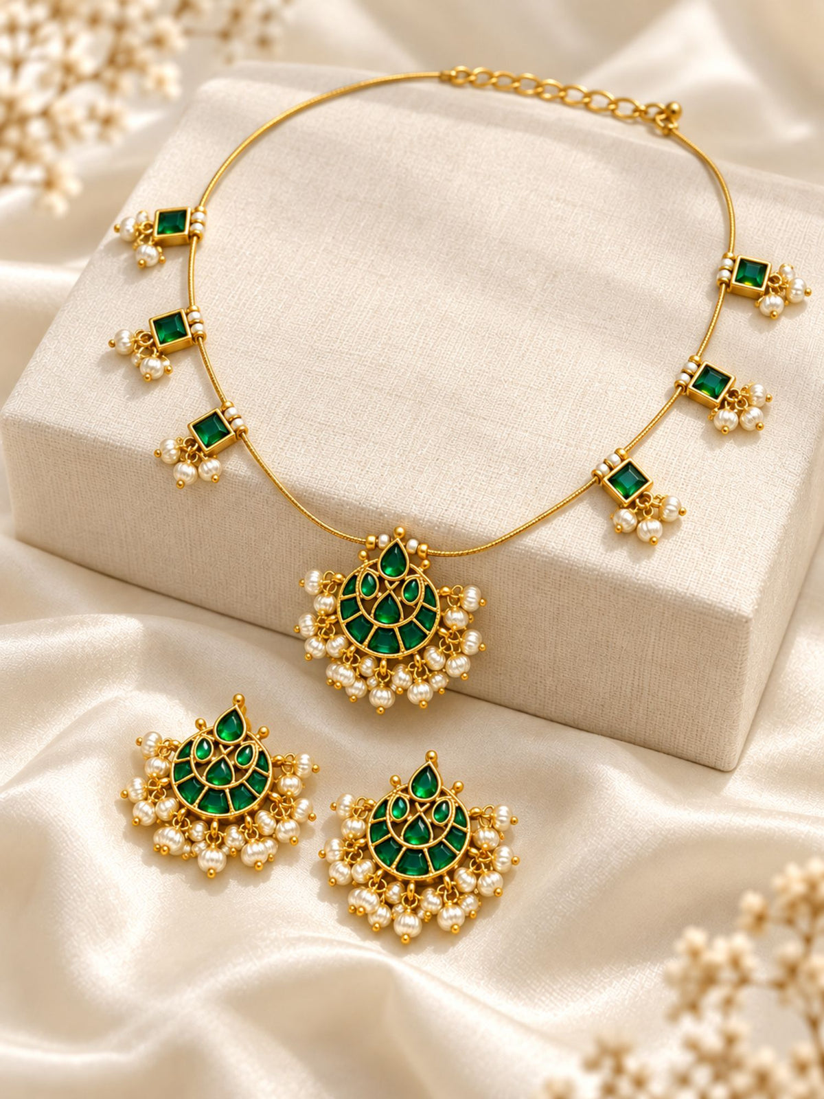 Gold Plated Kundan Chaand Invisible Chain Necklace Set