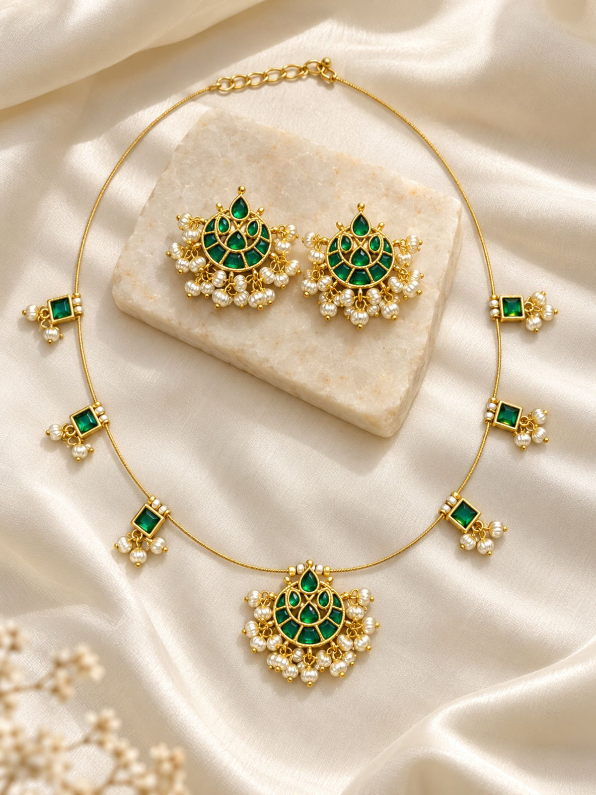 Gold Plated Kundan Chaand Invisible Chain Necklace Set