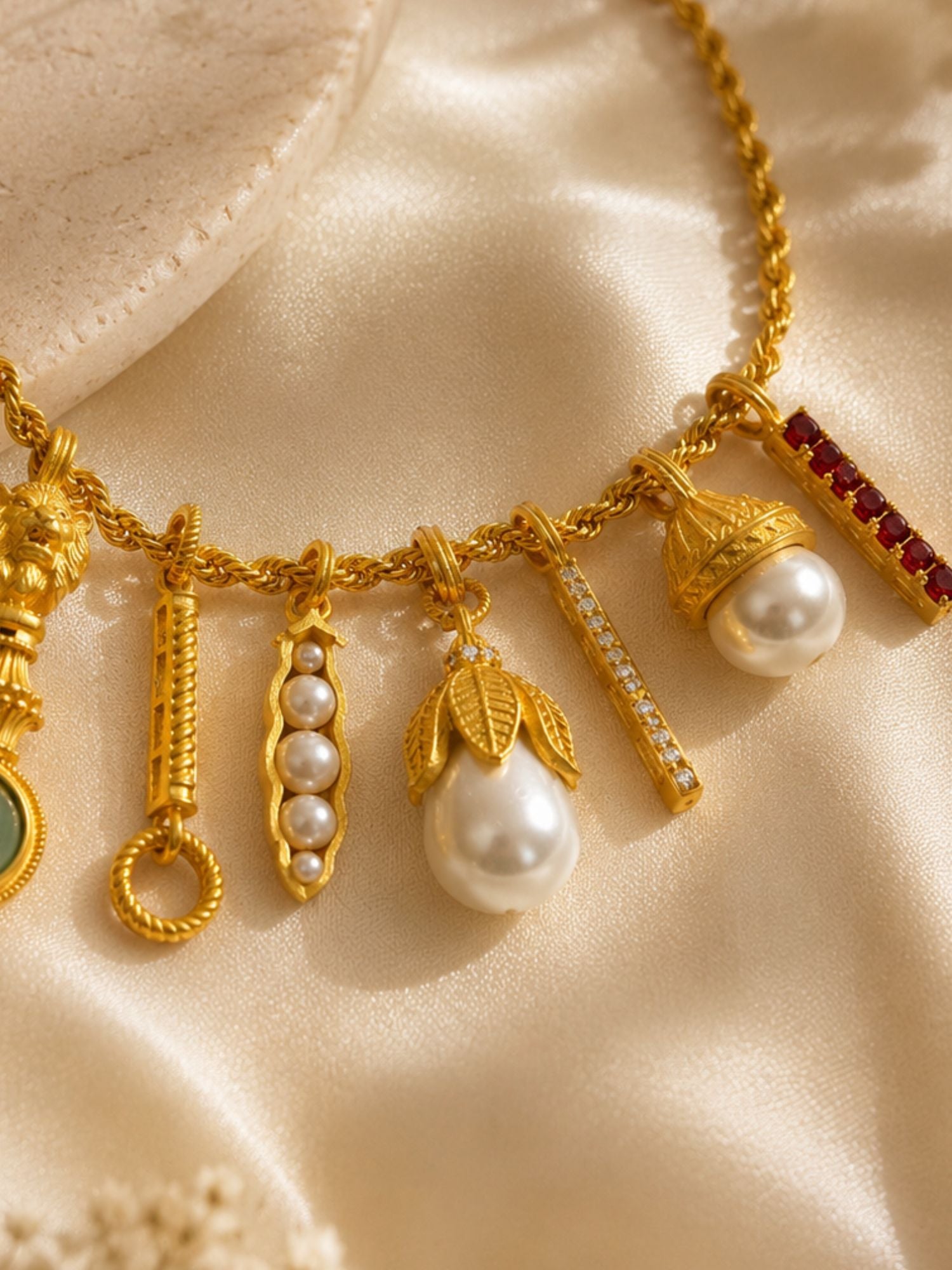 Pearl Necklace Gold