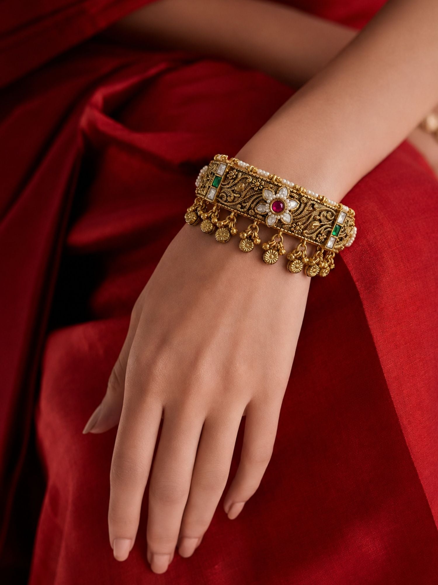 Antique Gold Ahmedabadi Jadau Kundan Ghungroo Bangles – Bridal | Abdesigns