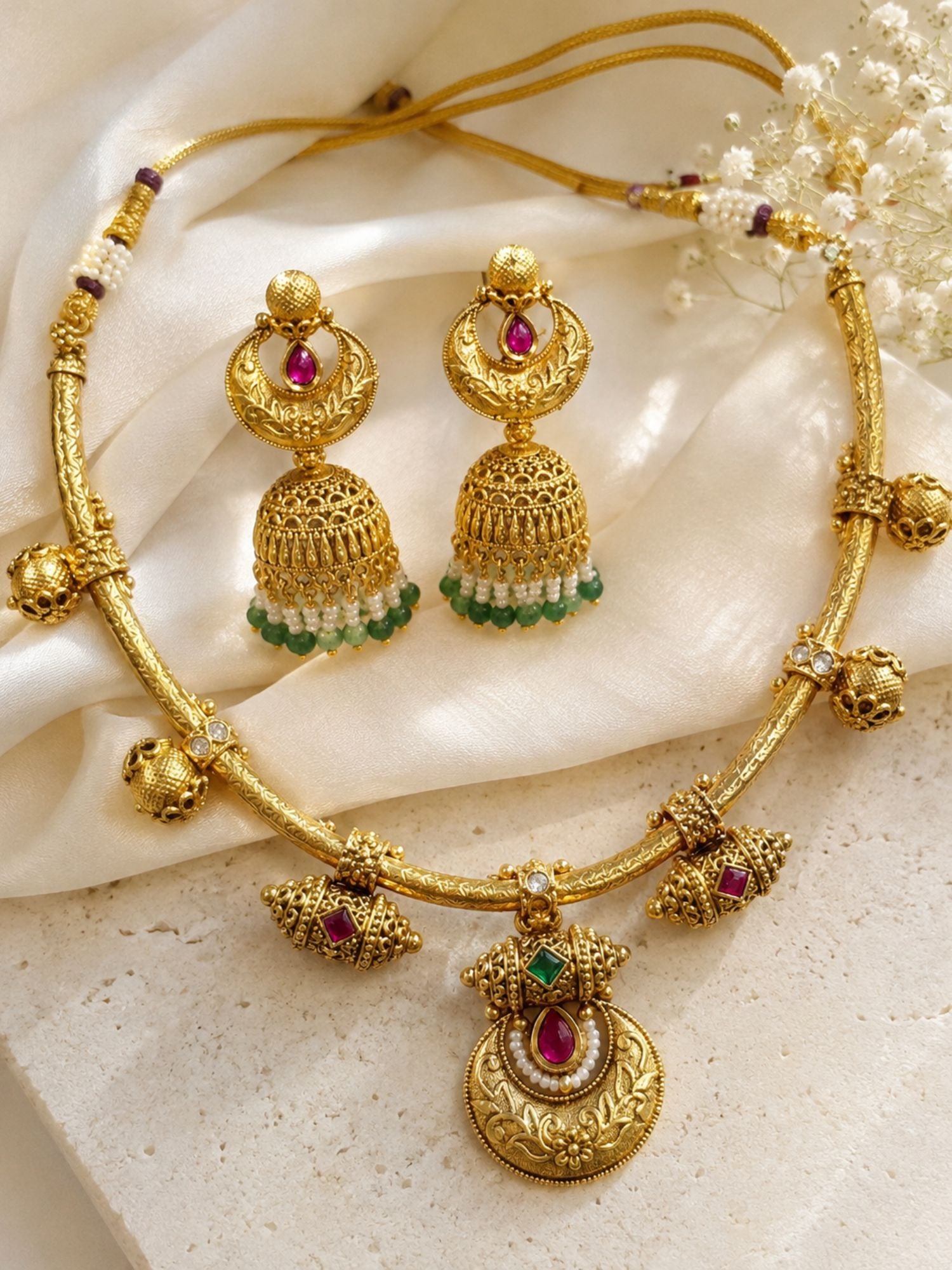 Hasli choker necklace set