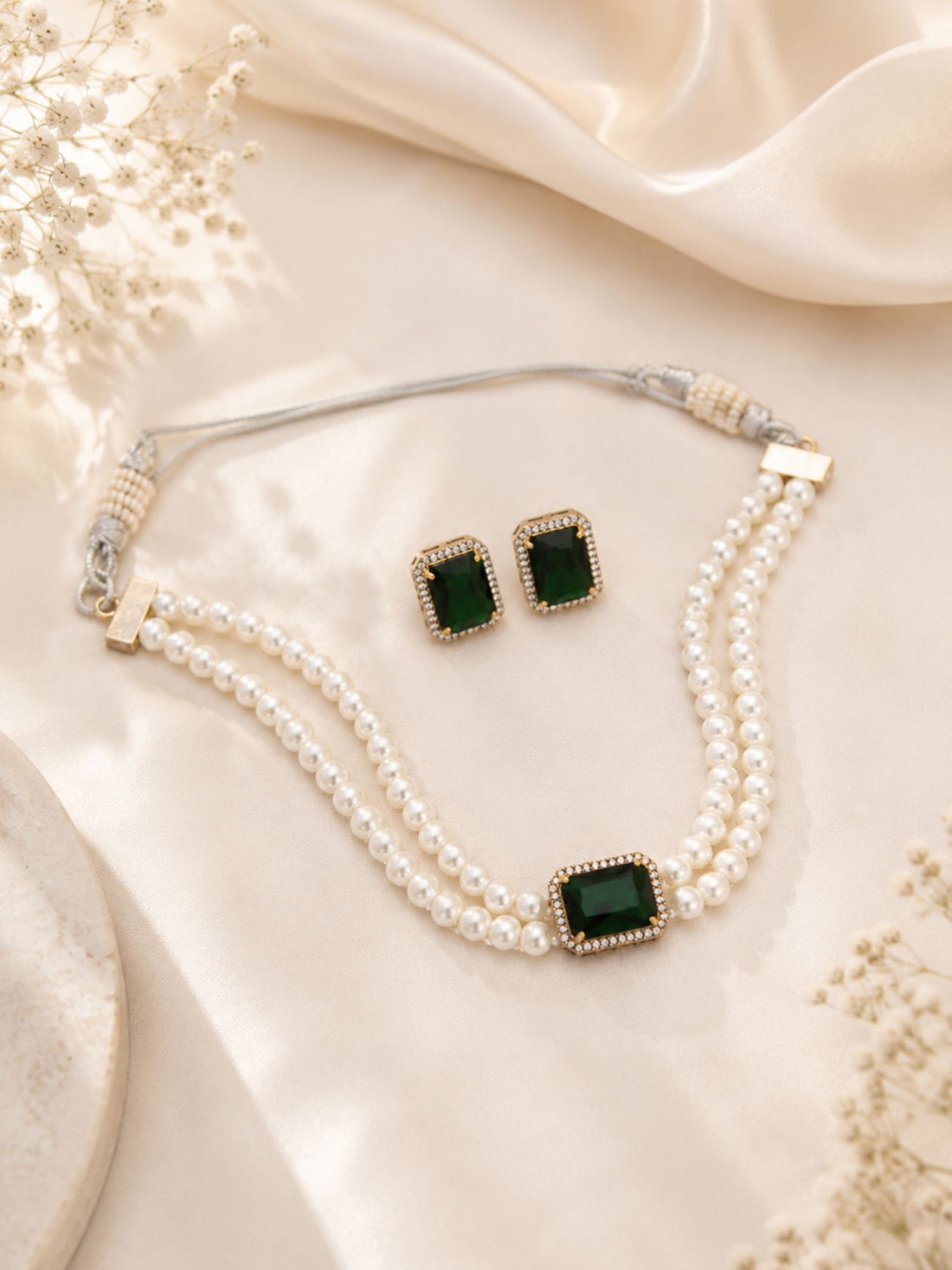 Abdesigns Minimal Oxidsed Gold Emerald Pearl Choker Set