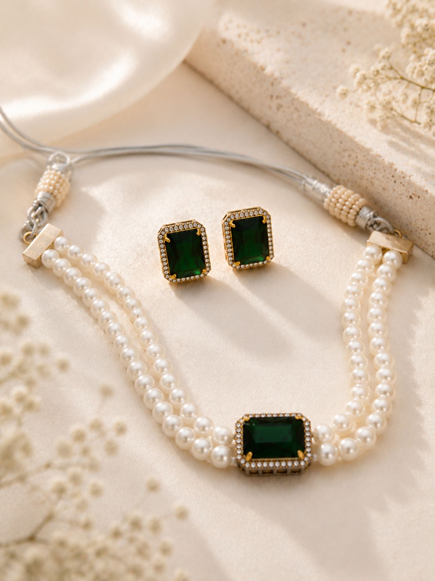 Abdesigns Minimal Oxidsed Gold Emerald Pearl Choker Set