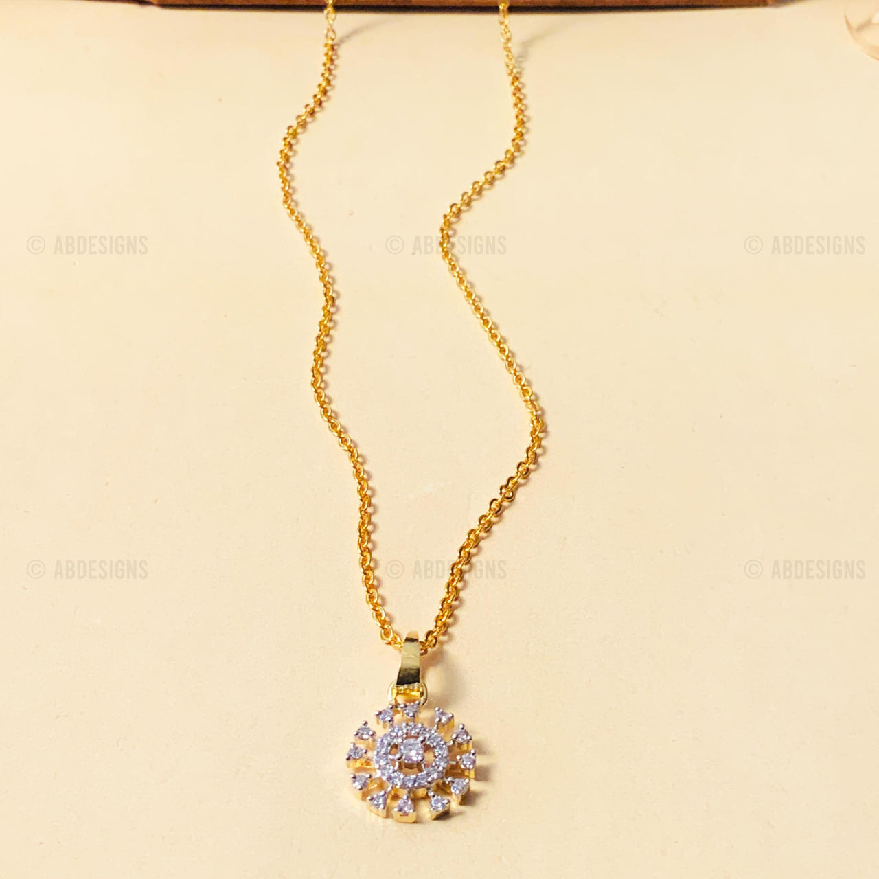 High-Quality Sophisticated Gold Plated Pendant Chain