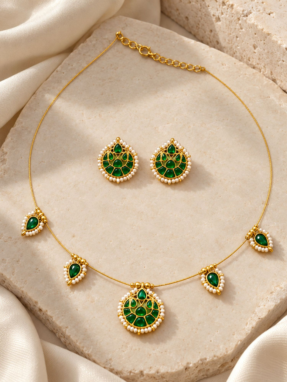 Gold Plated Kundan Chaand Invisible Chain Necklace Set