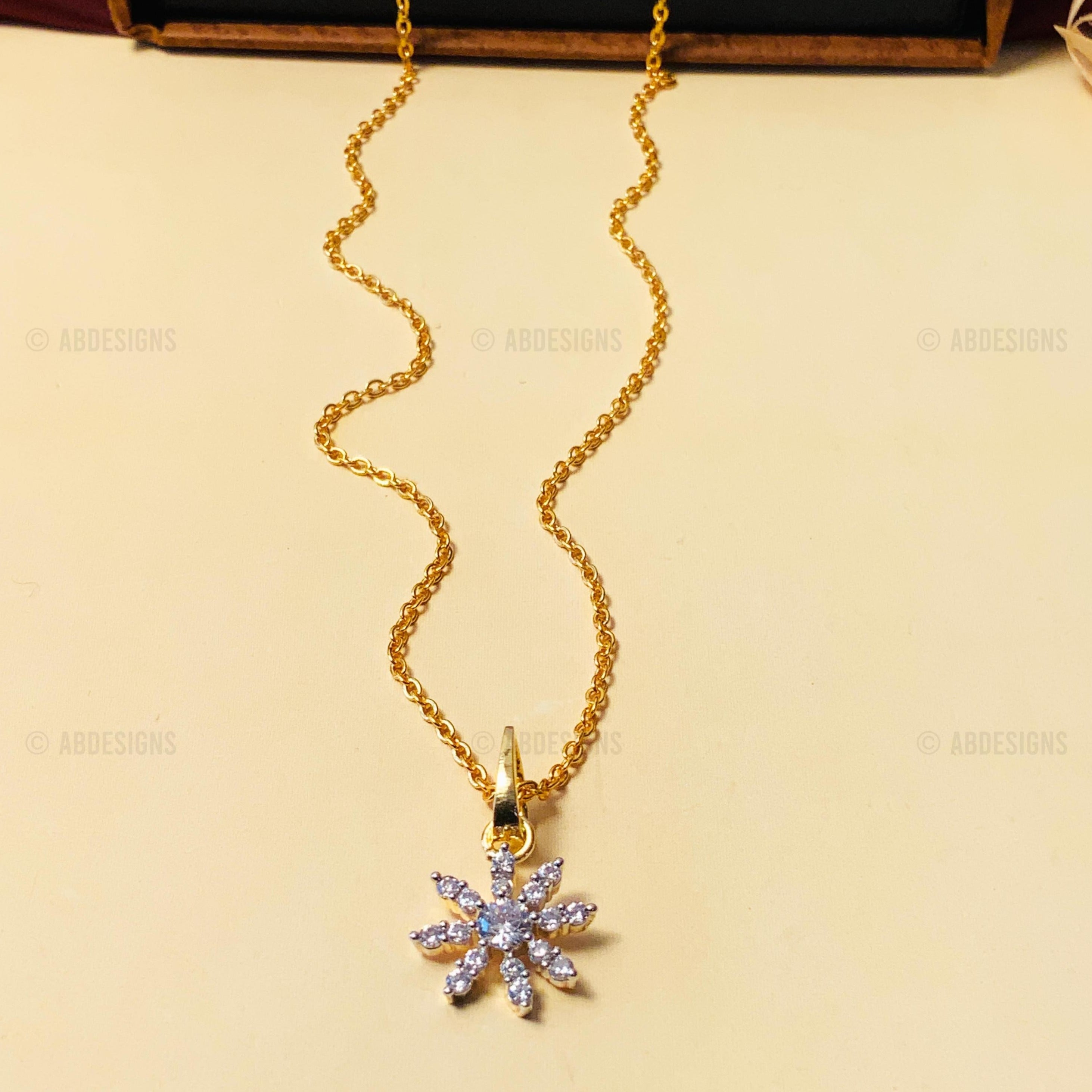 Mesmerizing High-Quality Gold Plated Pendant Chain