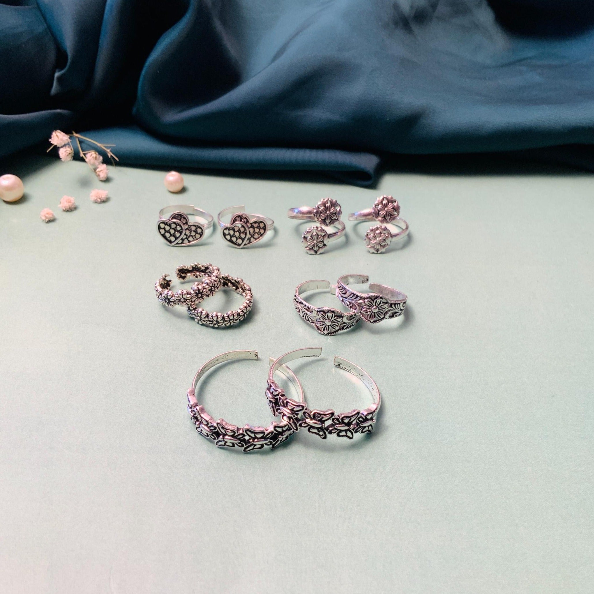 Trendy Silver Oxidised Pack of 5 Pairs Toe Rings Combo