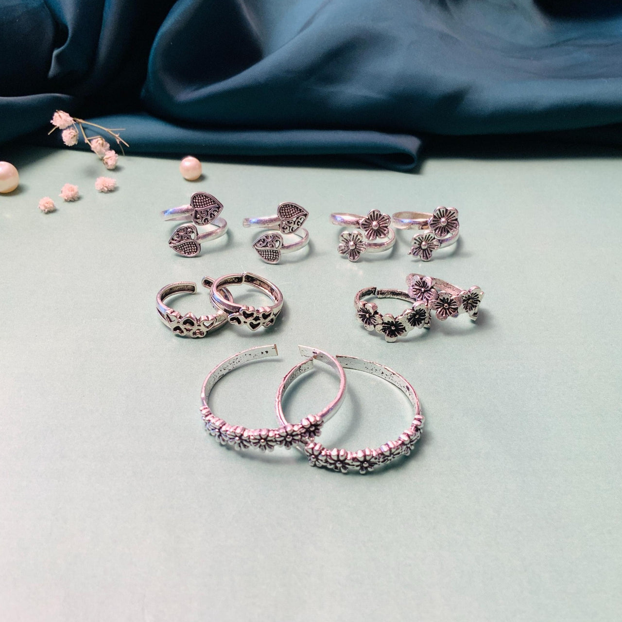 Delightful Silver Oxidised Pack of 5 Pairs Toe Rings Combo