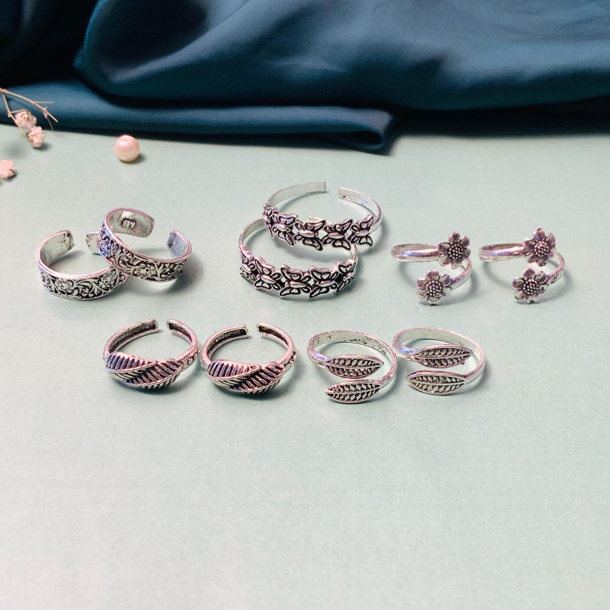 Trendy Silver Oxidised Pack of 5 Pairs Toe Rings Combo