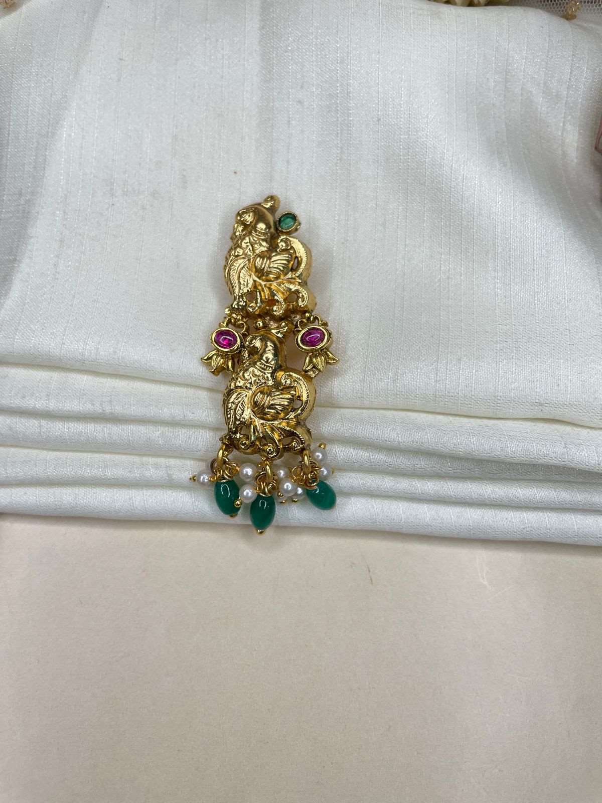 Antique Peacock Kemp Stone Saree Pin - Abdesignsjewellery