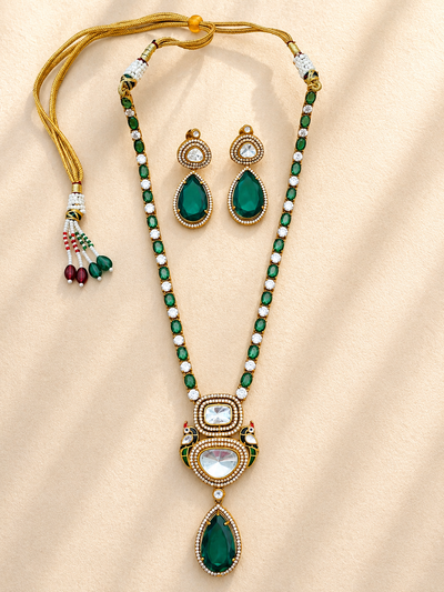 Elegant Emerald Green Pendant Necklace with Earrings