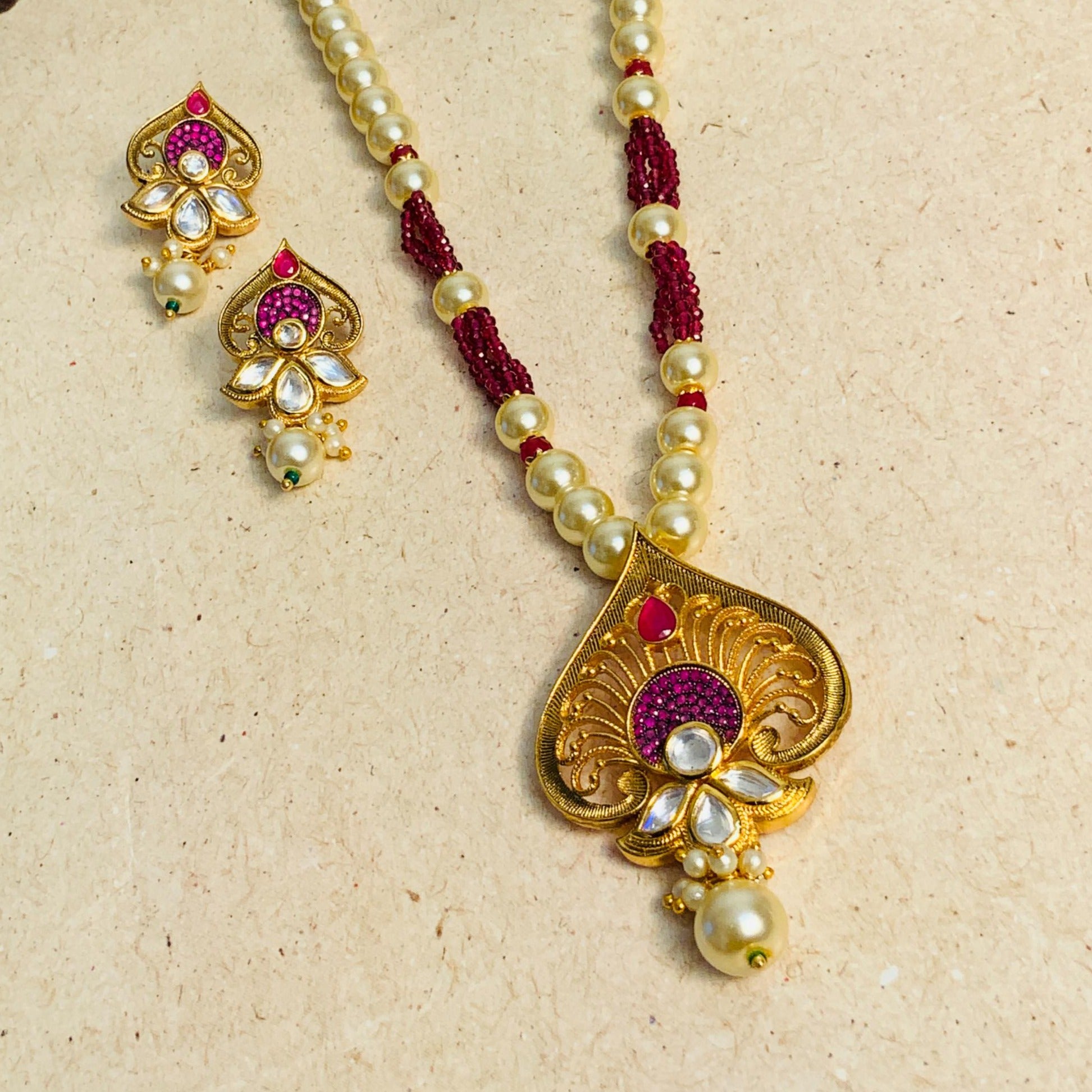 Mesmerizing Kundan Necklace & Earring