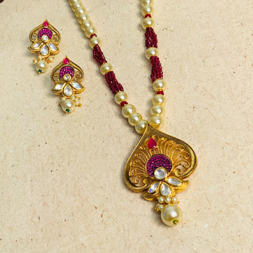 Mesmerizing Kundan Necklace & Earring