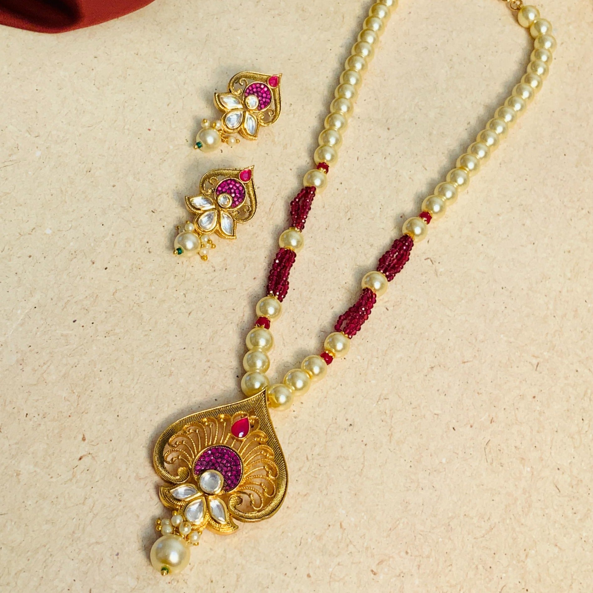 Mesmerizing Kundan Necklace & Earring