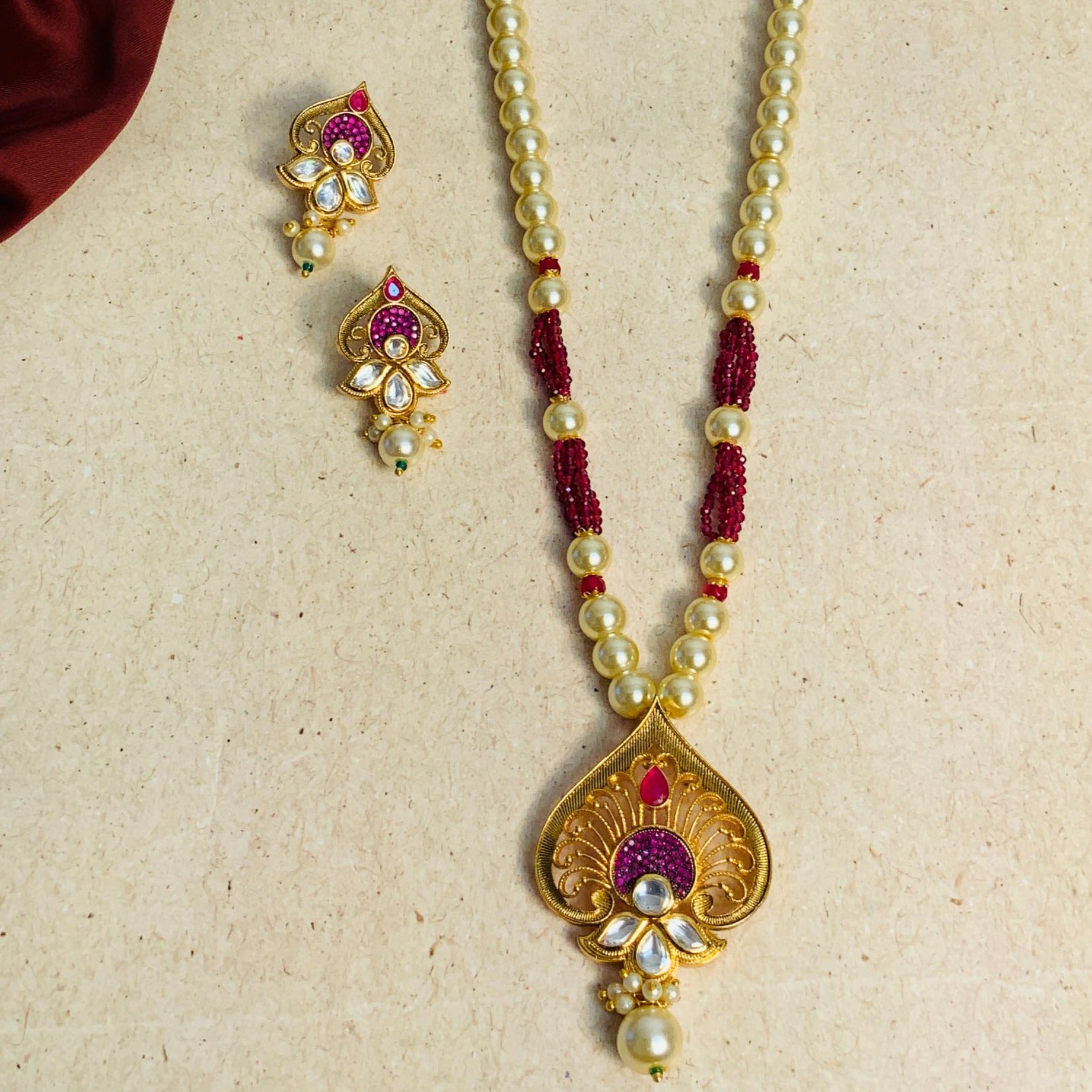 Mesmerizing Kundan Necklace & Earring