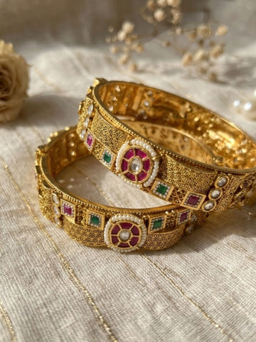 Abdesigns Multicolour Antique Gold Plated Jadau Polki Bangles