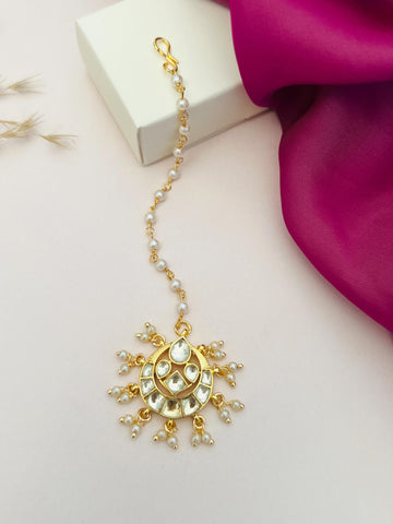 Mesmerizing Gold Plated Polki Paachi Kundan Maangtikka