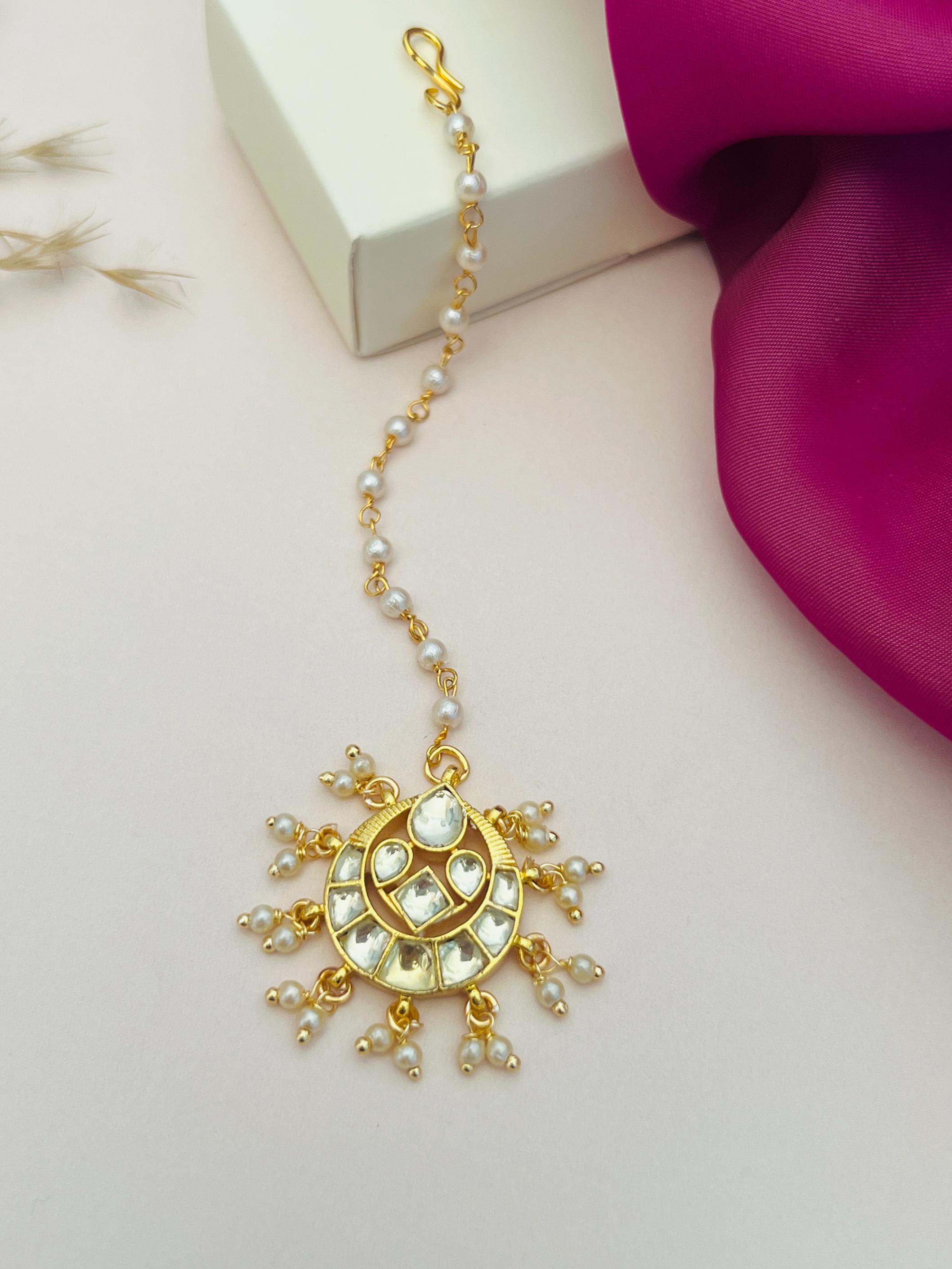 Mesmerizing Gold Plated Polki Paachi Kundan Maangtikka