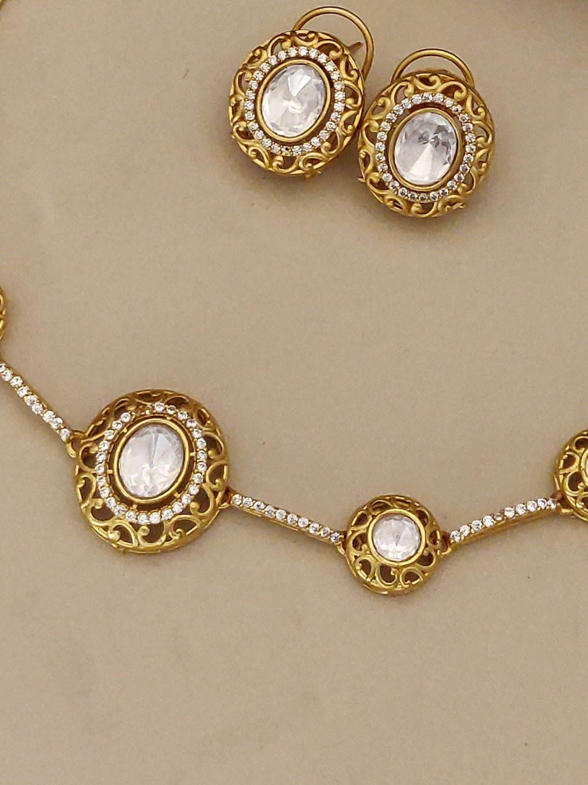 Kundan Polki necklace set in White with matching earrings, antique gold - view 6