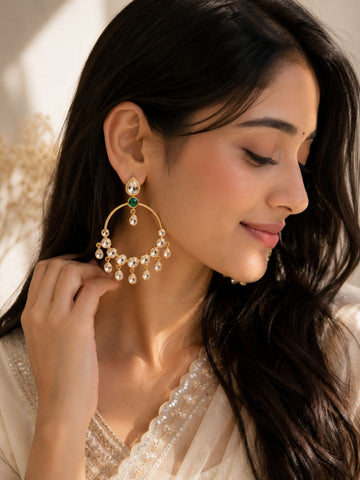 Kundan chandbali earrings with teardrop stones in green – view 2