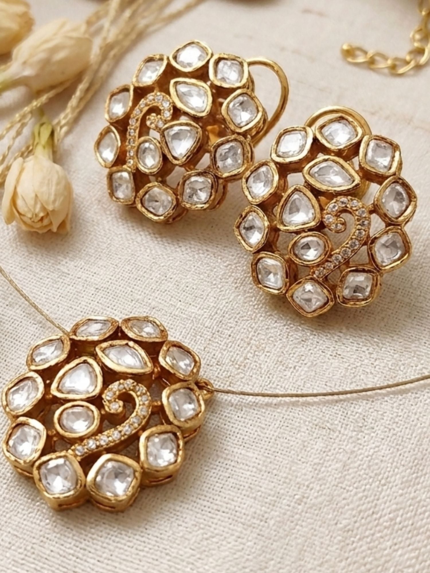 Abdesigns Minimal Gold Plated Necklace with Kundan Pendant & Stud Earrings Set
