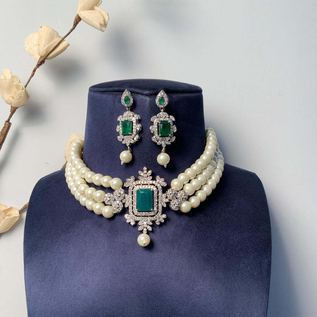 Luxurious Silver Plated Pearl Chocker Necklace