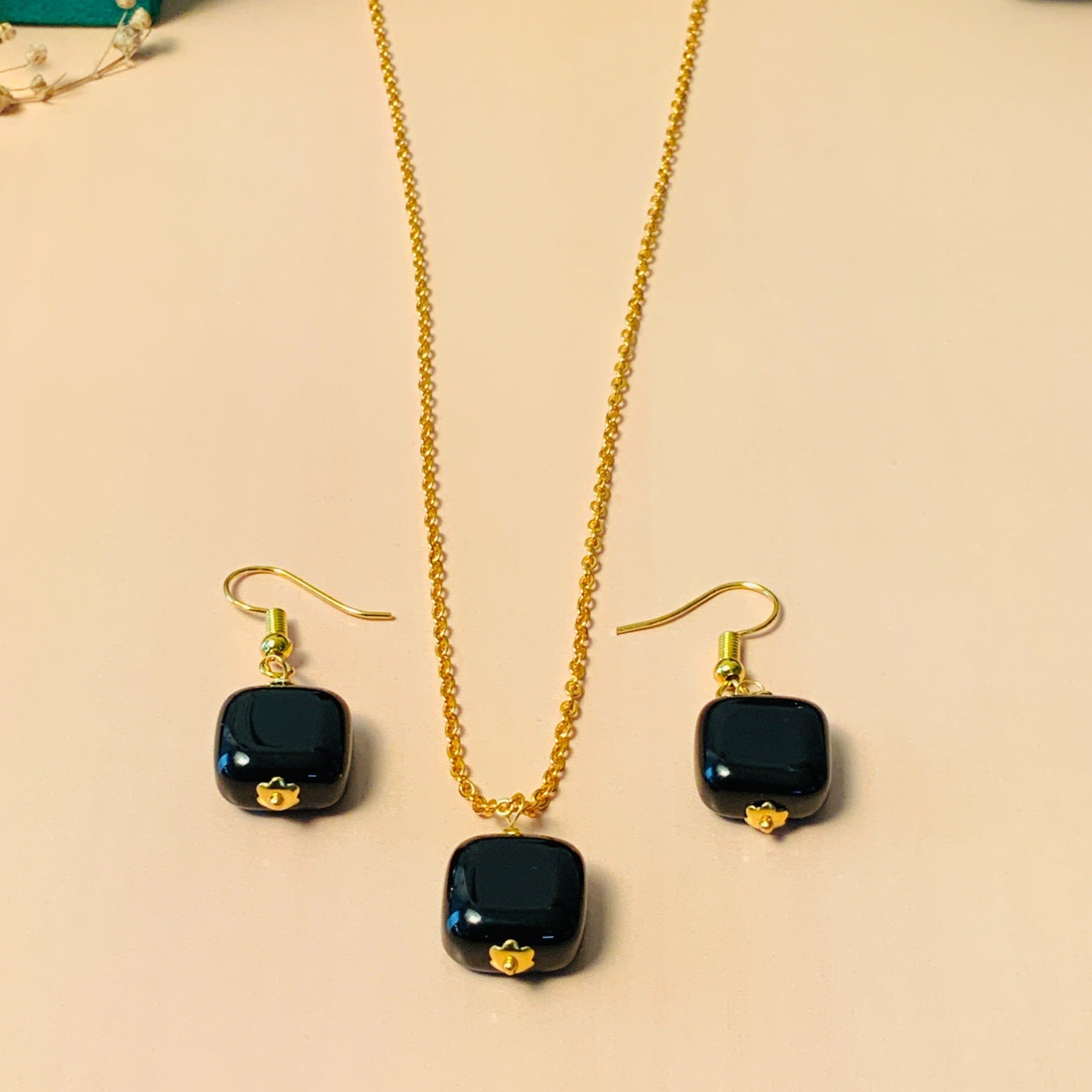 Stunning High Quality Monalisa Bead Necklace