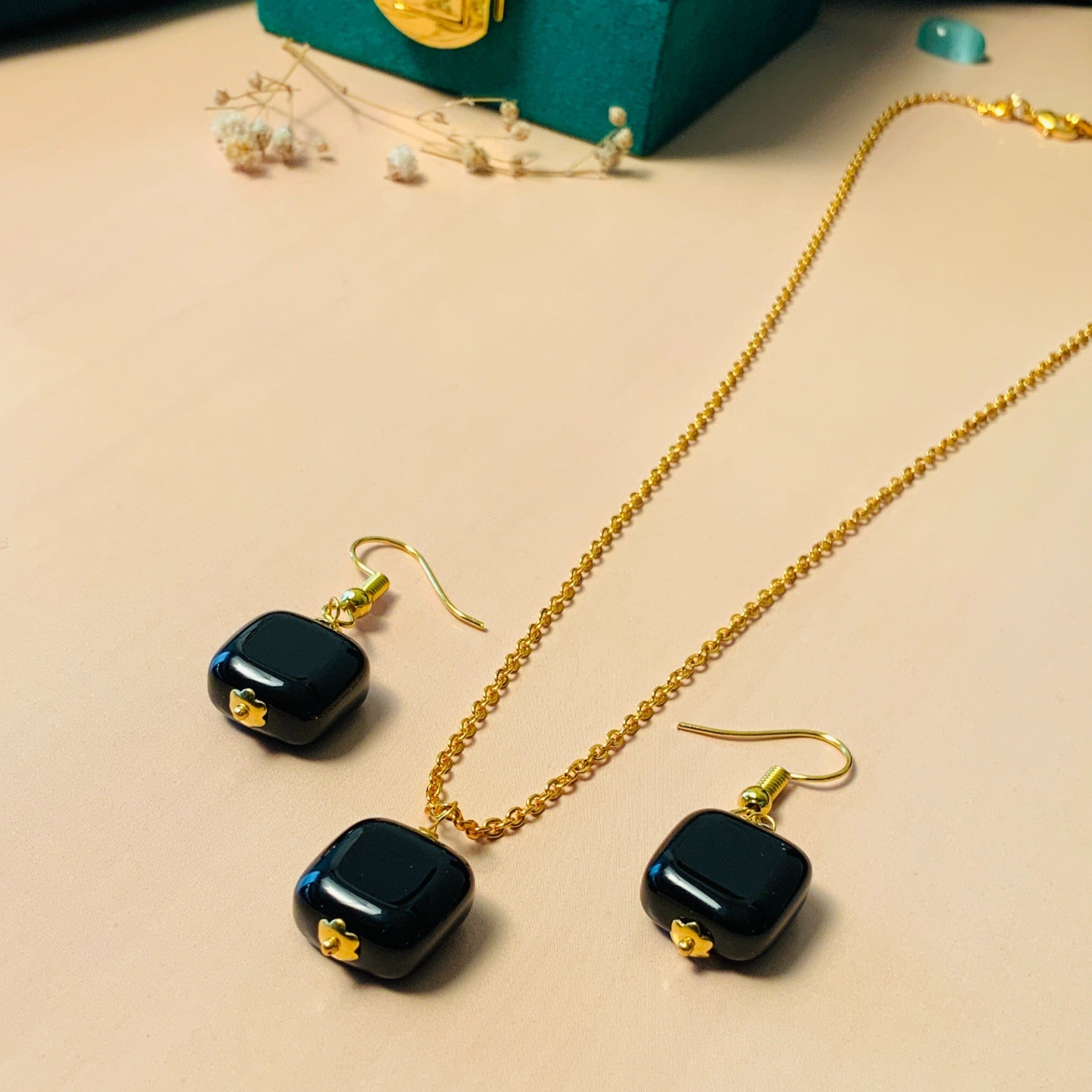 Stunning High Quality Monalisa Bead Necklace