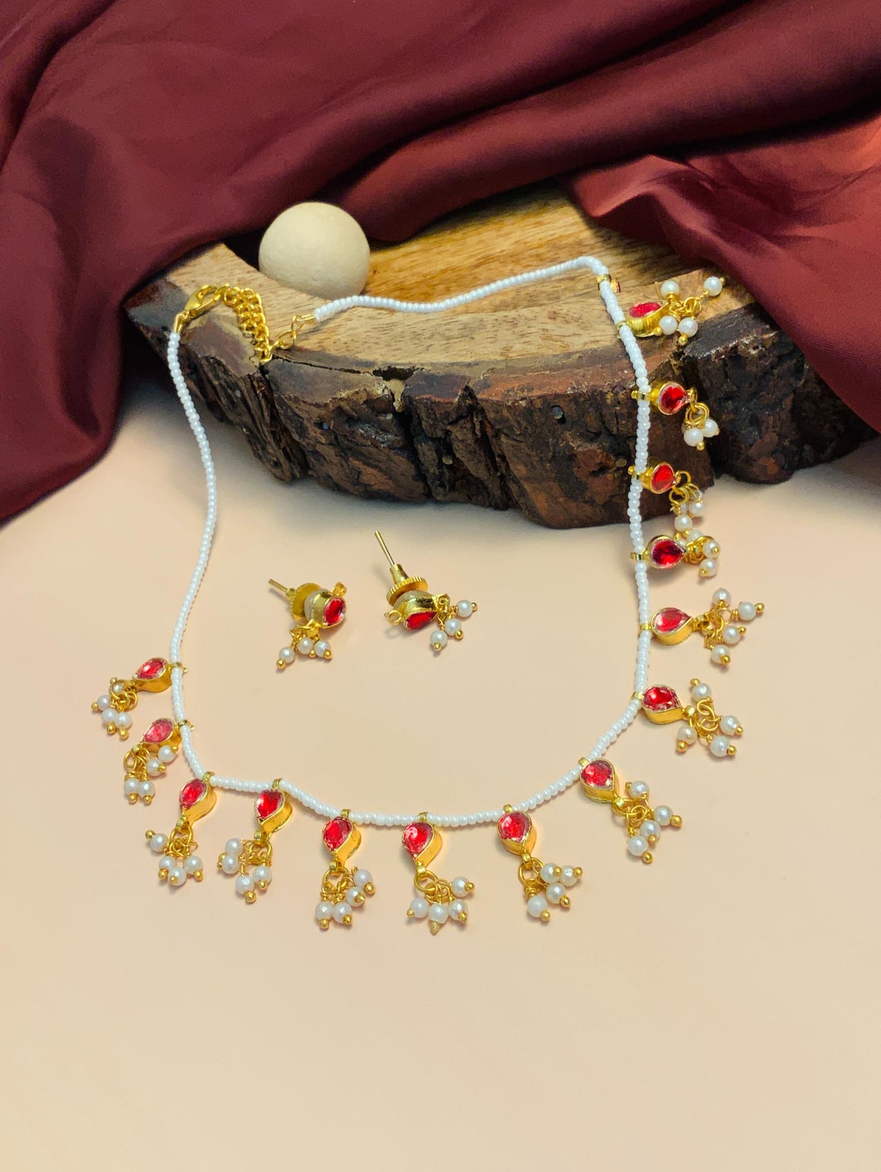 Impressive Gold Plated Kundan Necklace With Beautiful Pearls