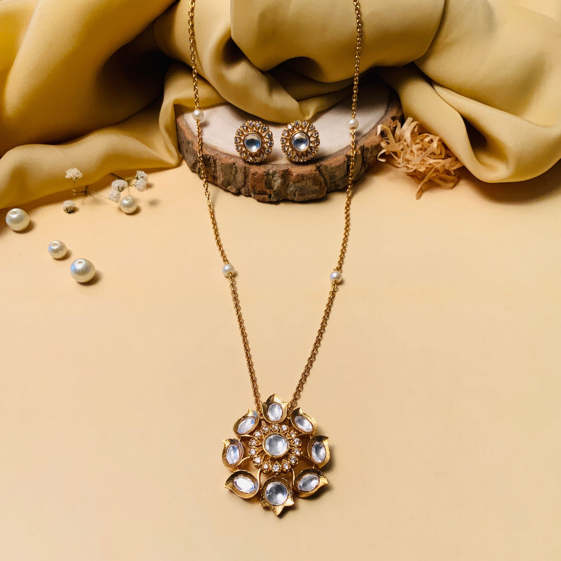 High Quality Navratna Stone Pendant and Chain