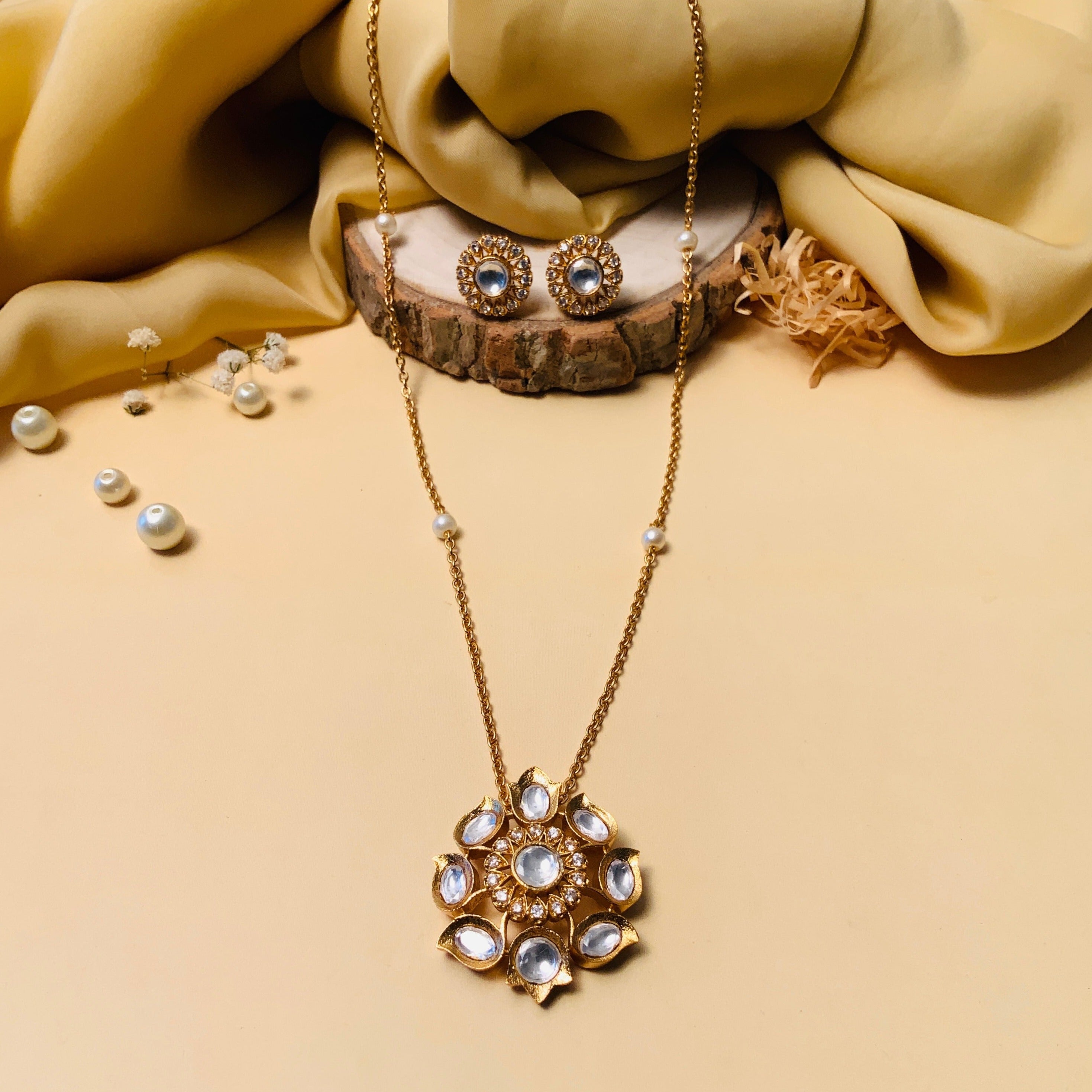 High Quality Navratna Stone Pendant and Chain