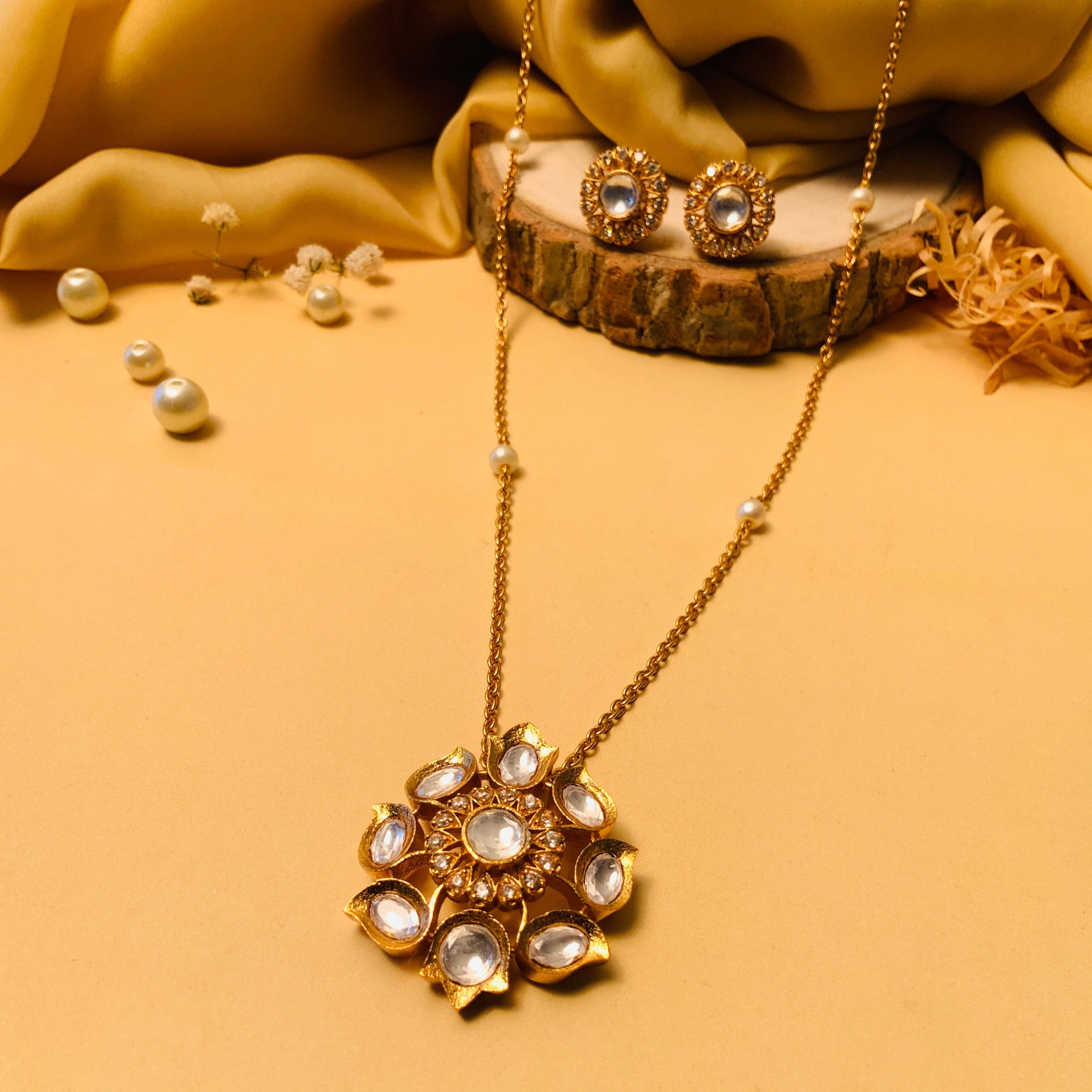 High Quality Navratna Stone Pendant and Chain