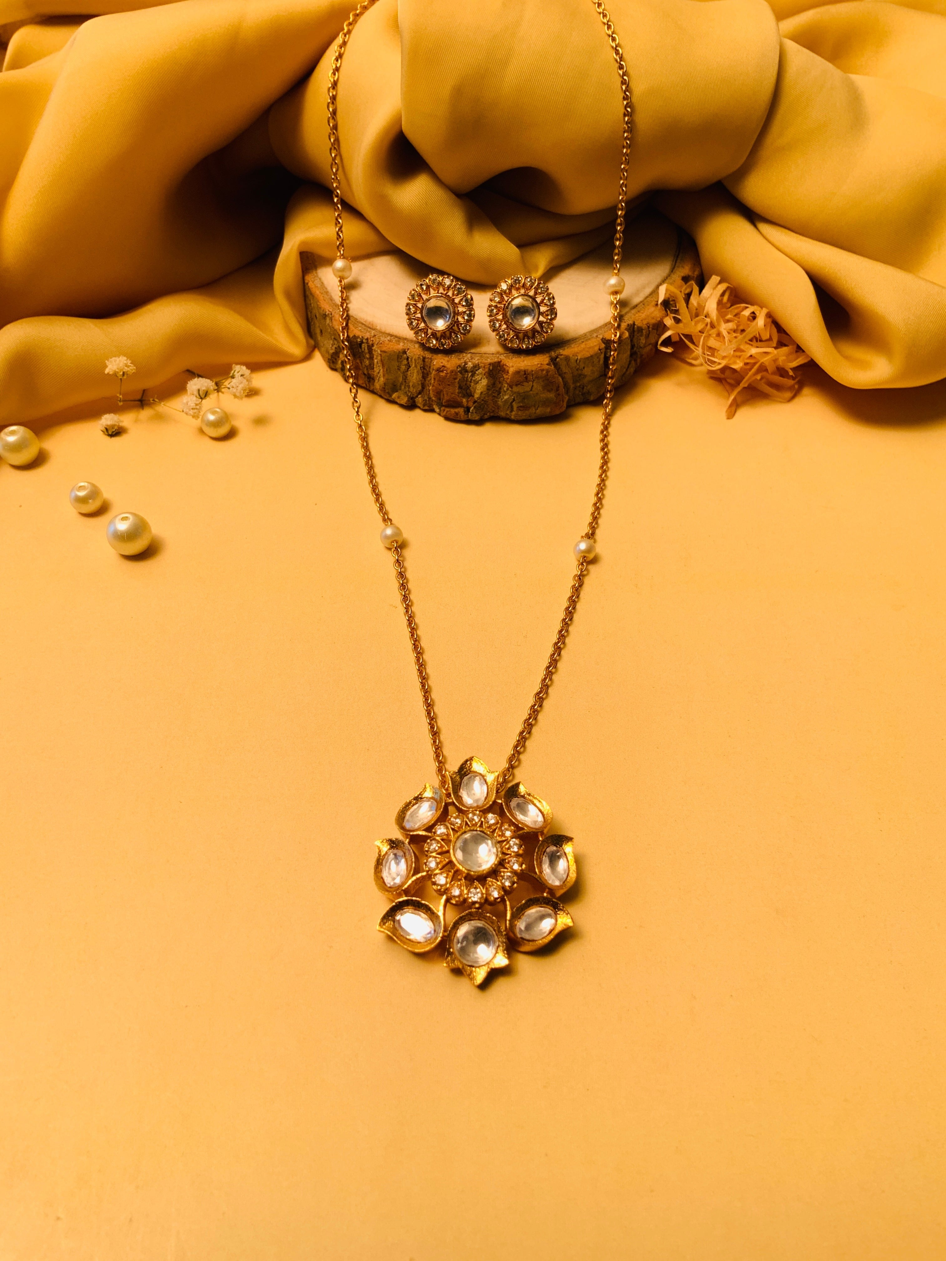 High Quality Navratna Stone Pendant and Chain