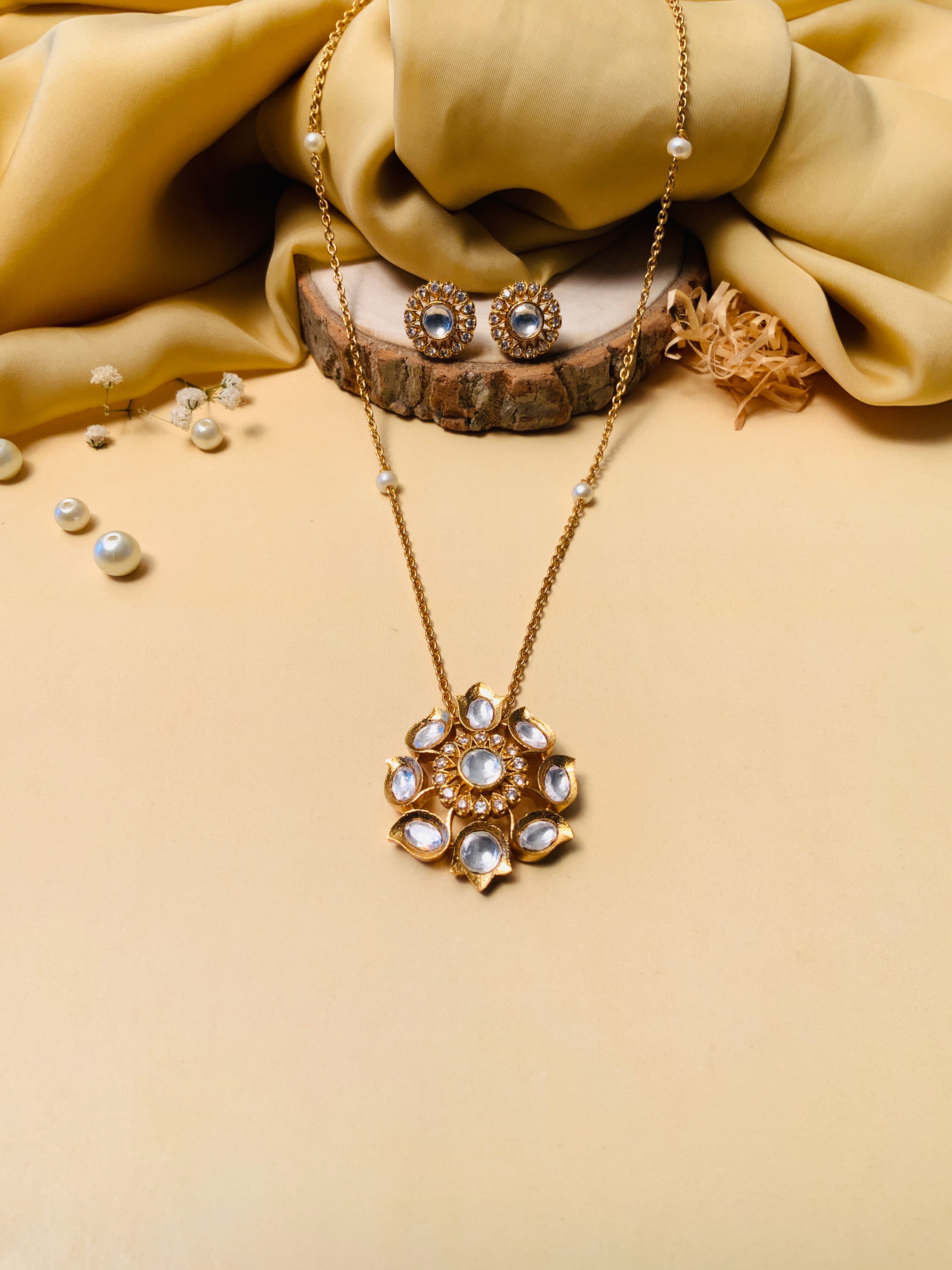 High Quality Navratna Stone Pendant and Chain