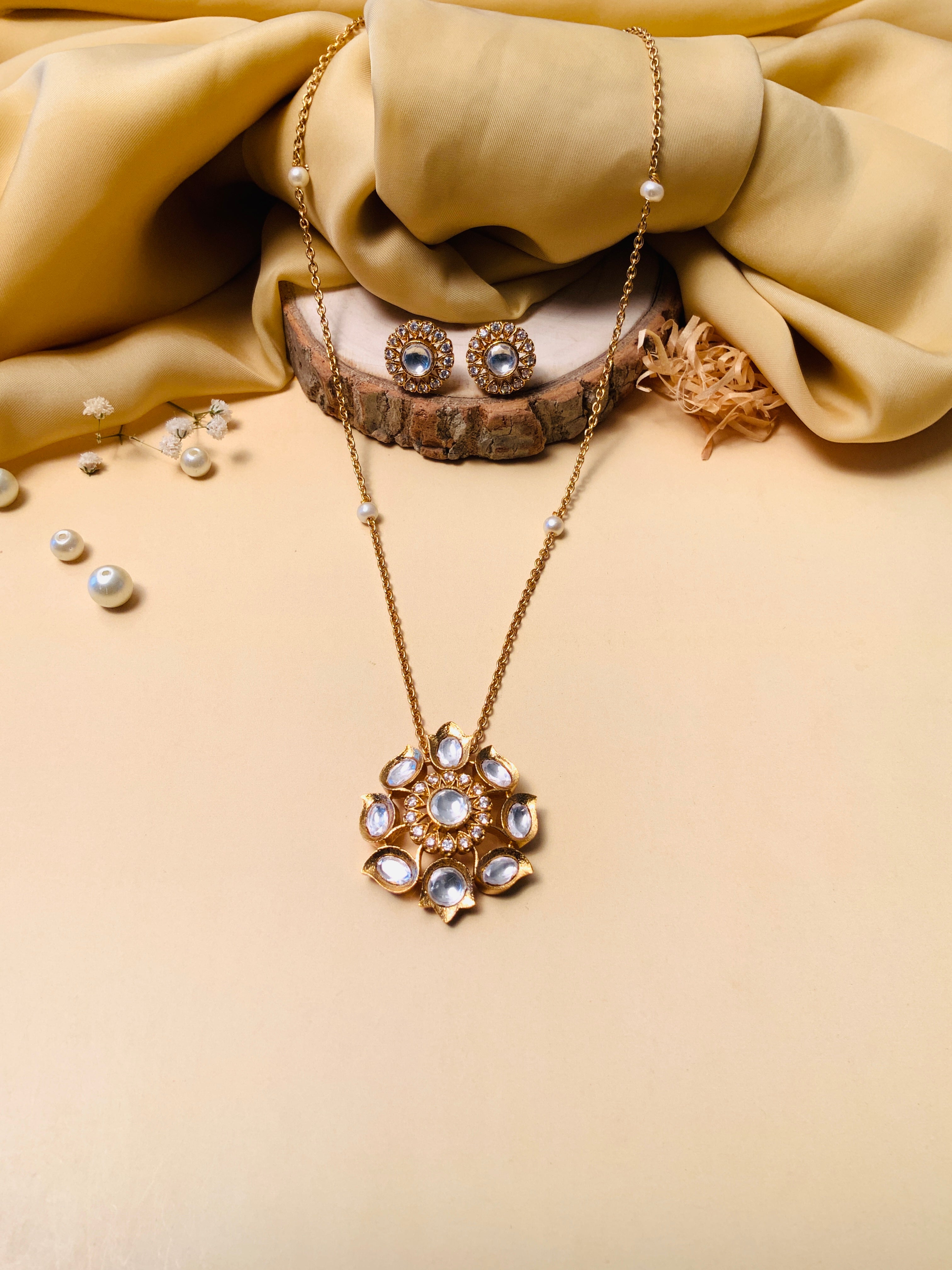 High Quality Navratna Stone Pendant and Chain