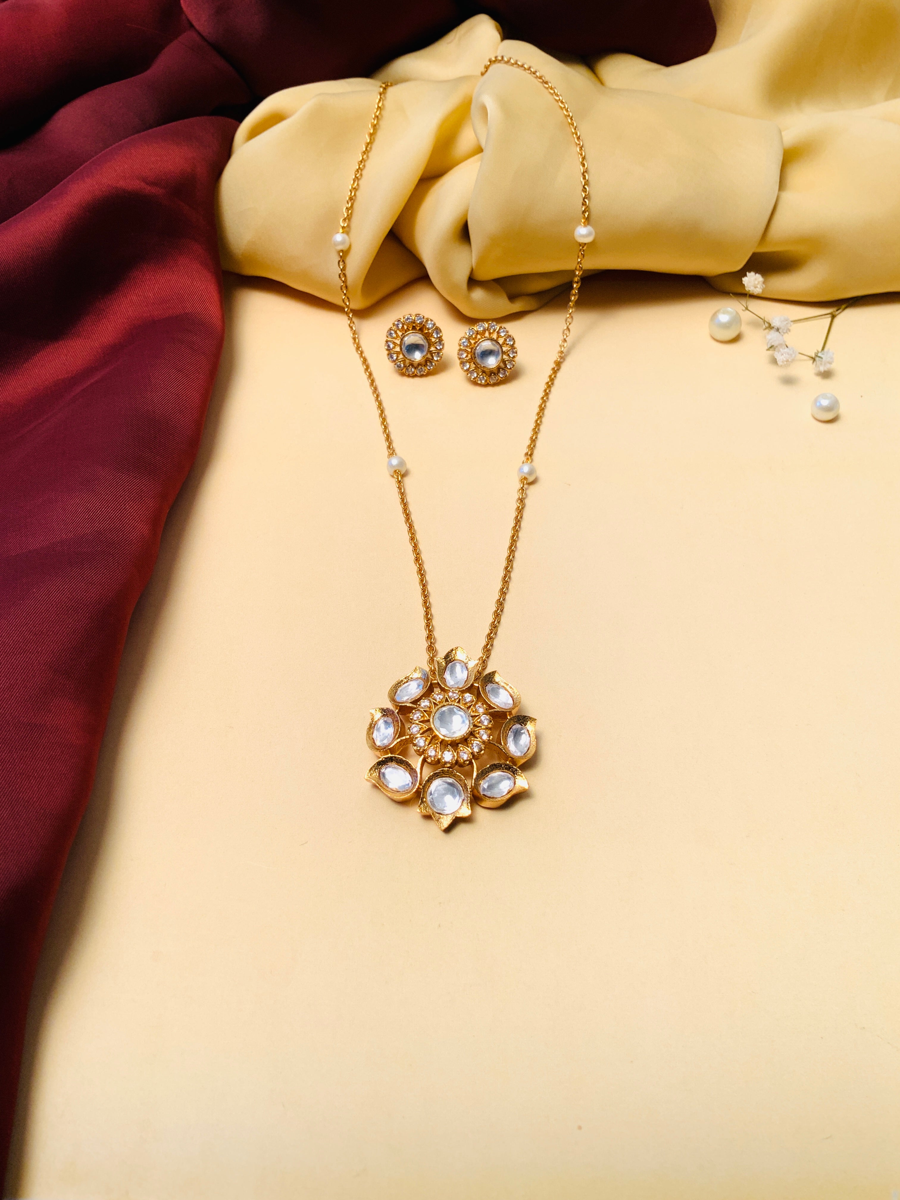 High Quality Navratna Stone Pendant and Chain