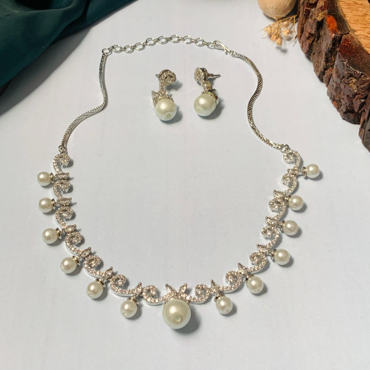 Silver Plated Pearl Necklce 