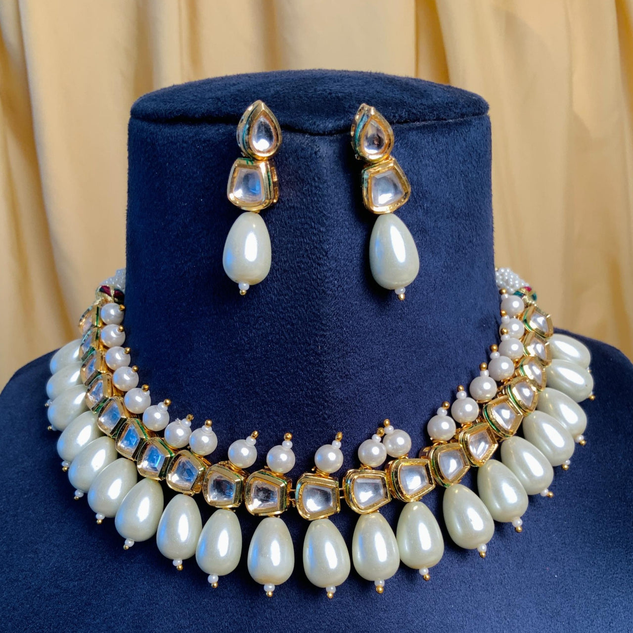 Alluring White Stone Choker Set