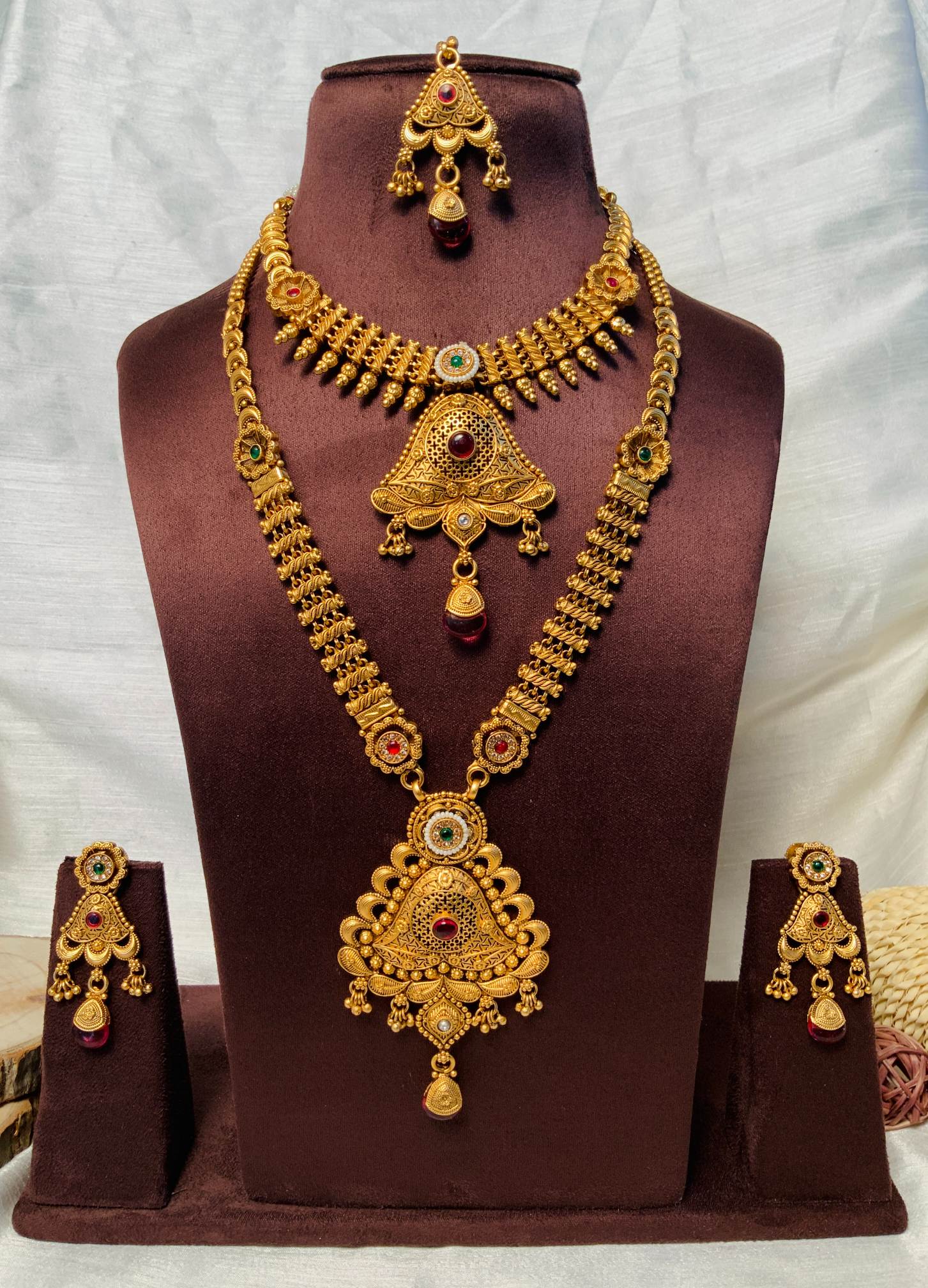 Beautiful Gold Tone Necklace - Abdesignsjewellery