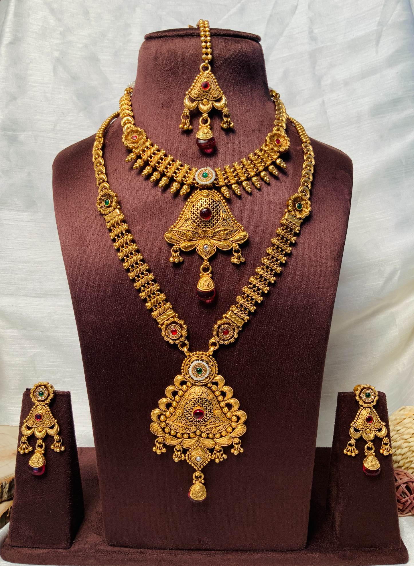 Beautiful Gold Tone Necklace - Abdesignsjewellery