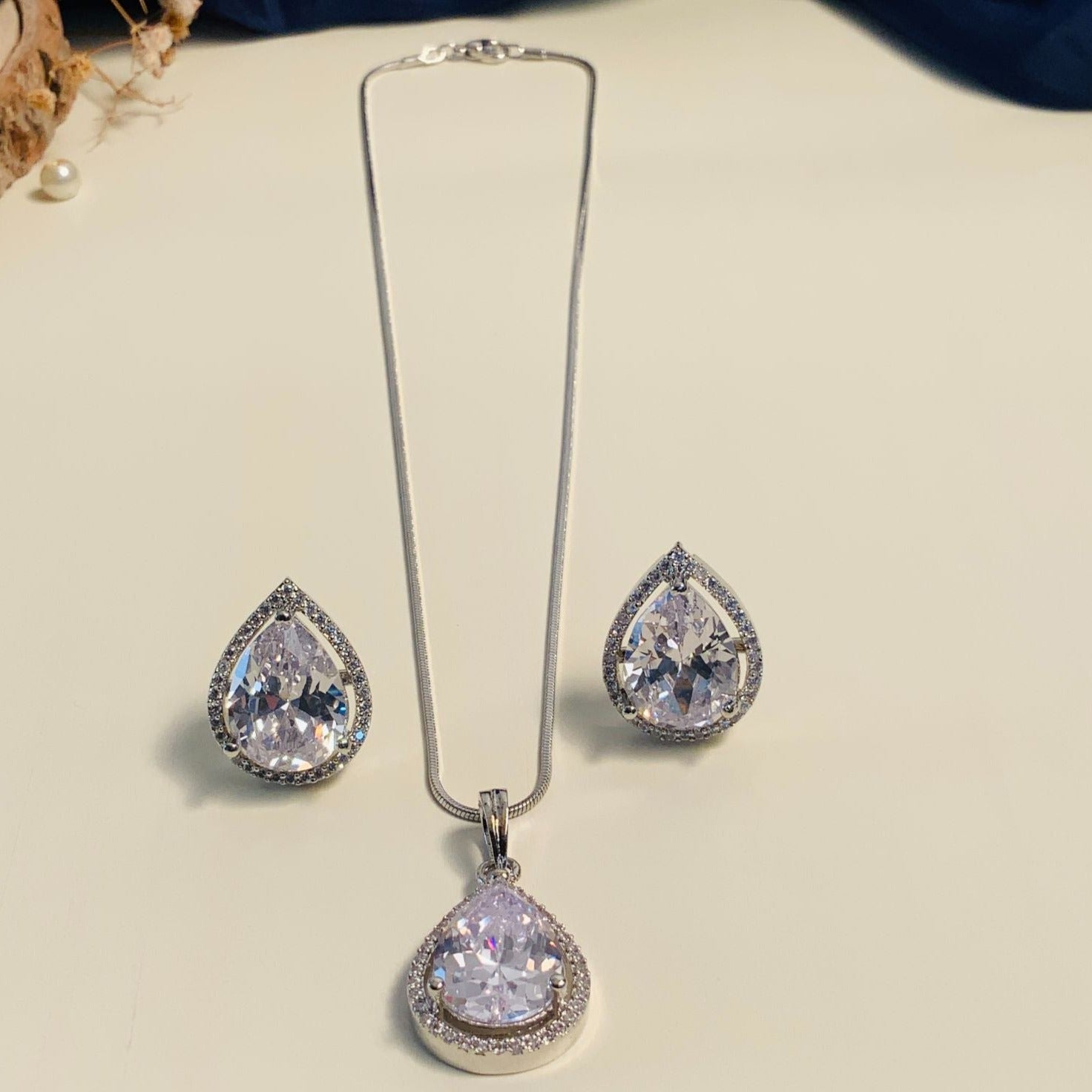 Pendant Chain With Earring 