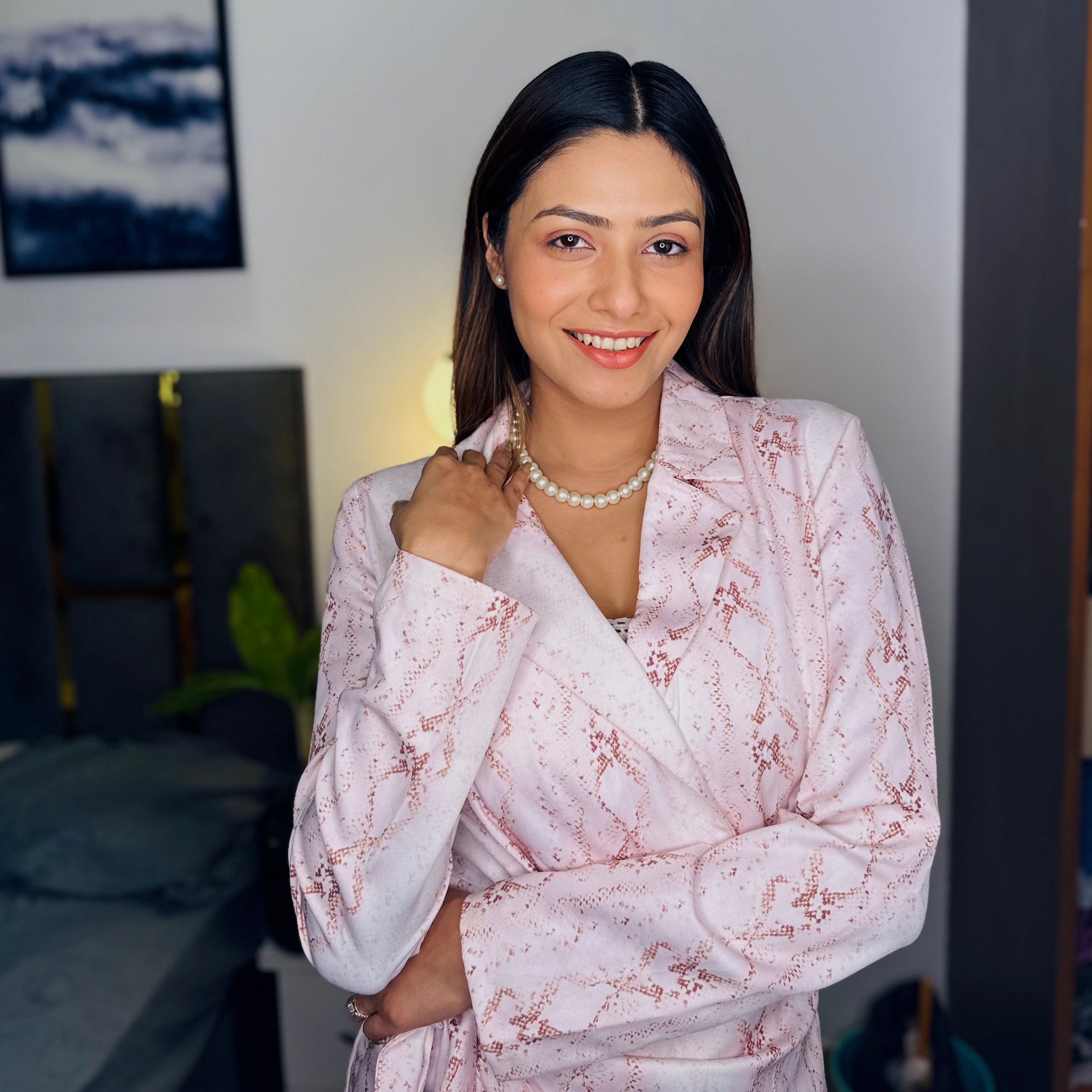 Mehreen Rahman Beautiful Round Artificial Pearl Necklace