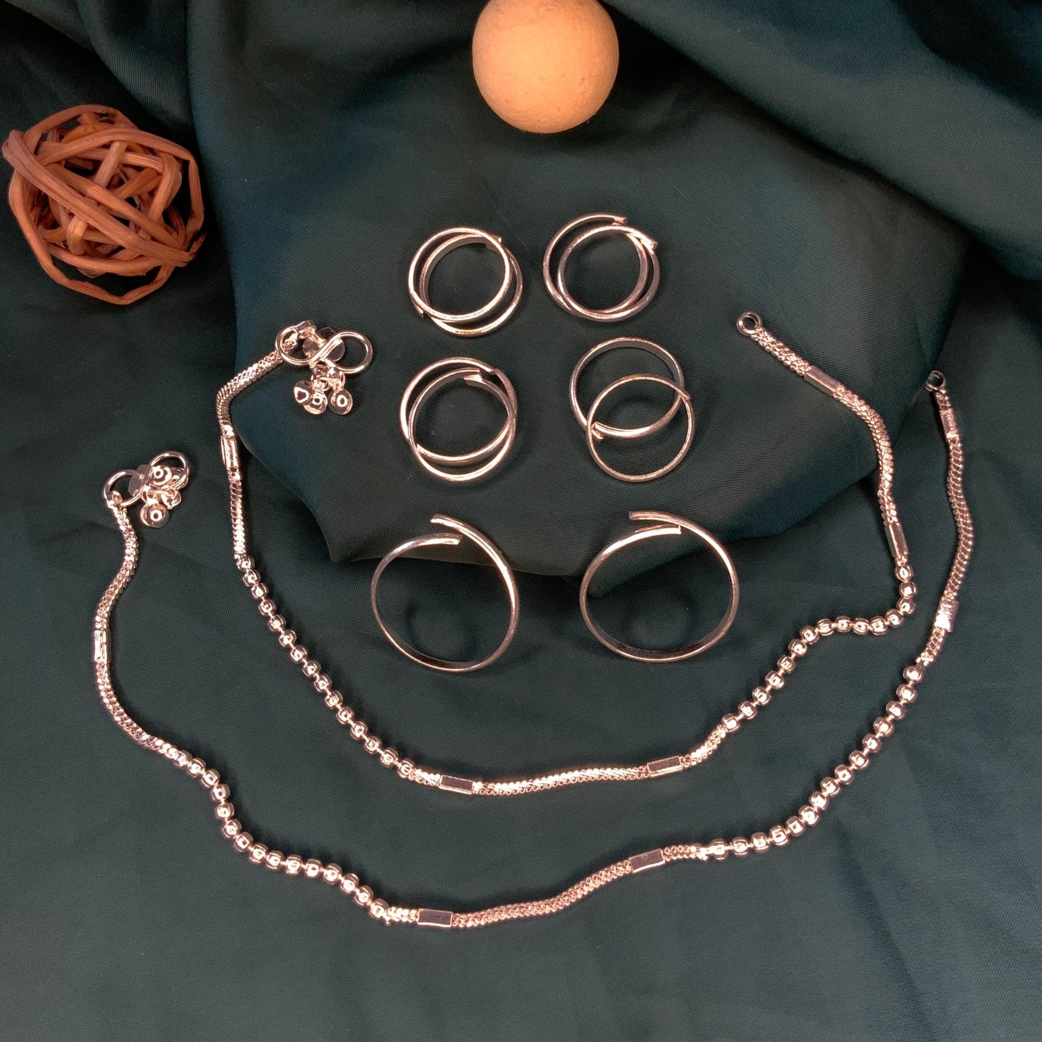 Pleasing Silver Oxidised Anklet & Toe Rings Combo