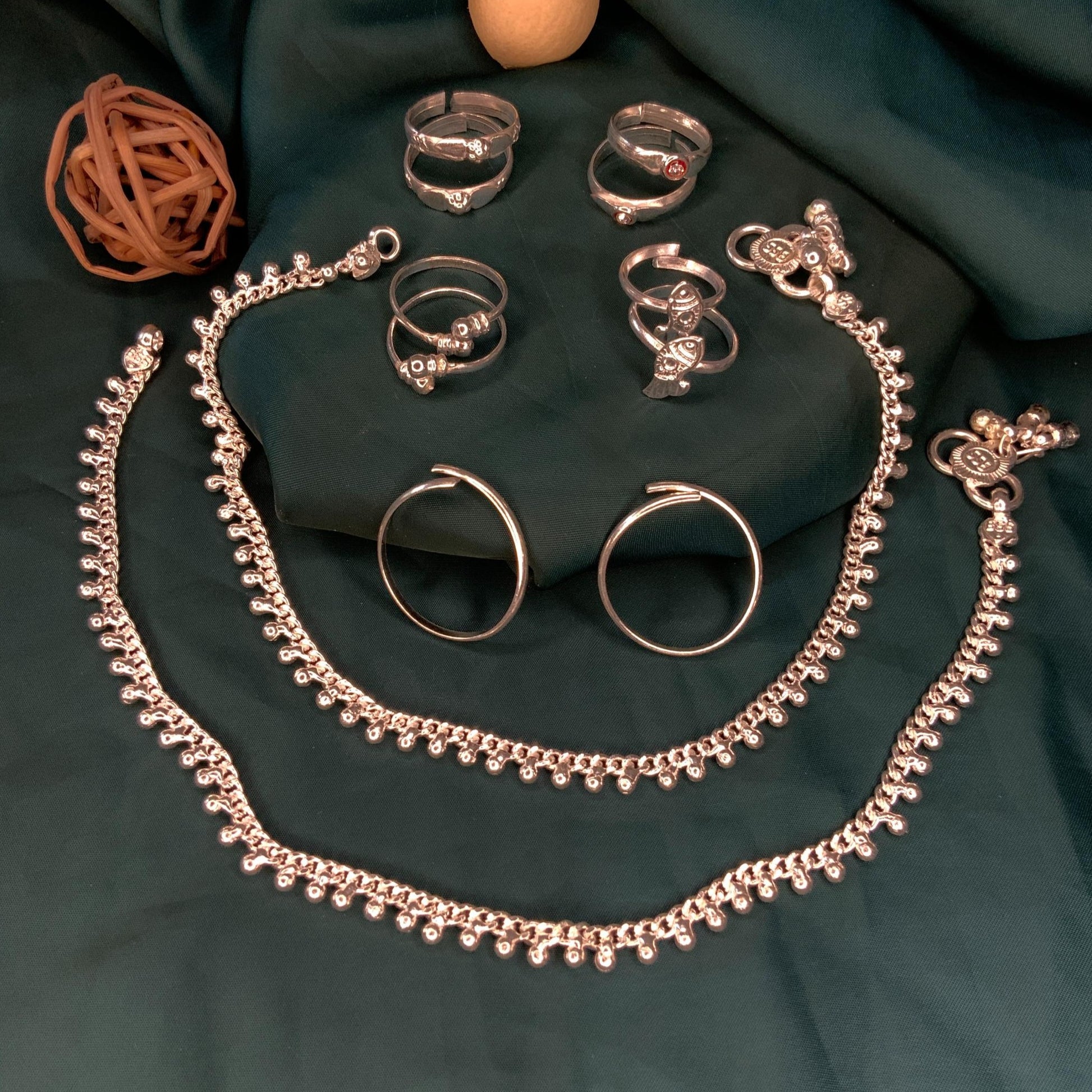 Endearing Silver Oxidised Anklet & Toe Rings Combo - Abdesignsjewellery